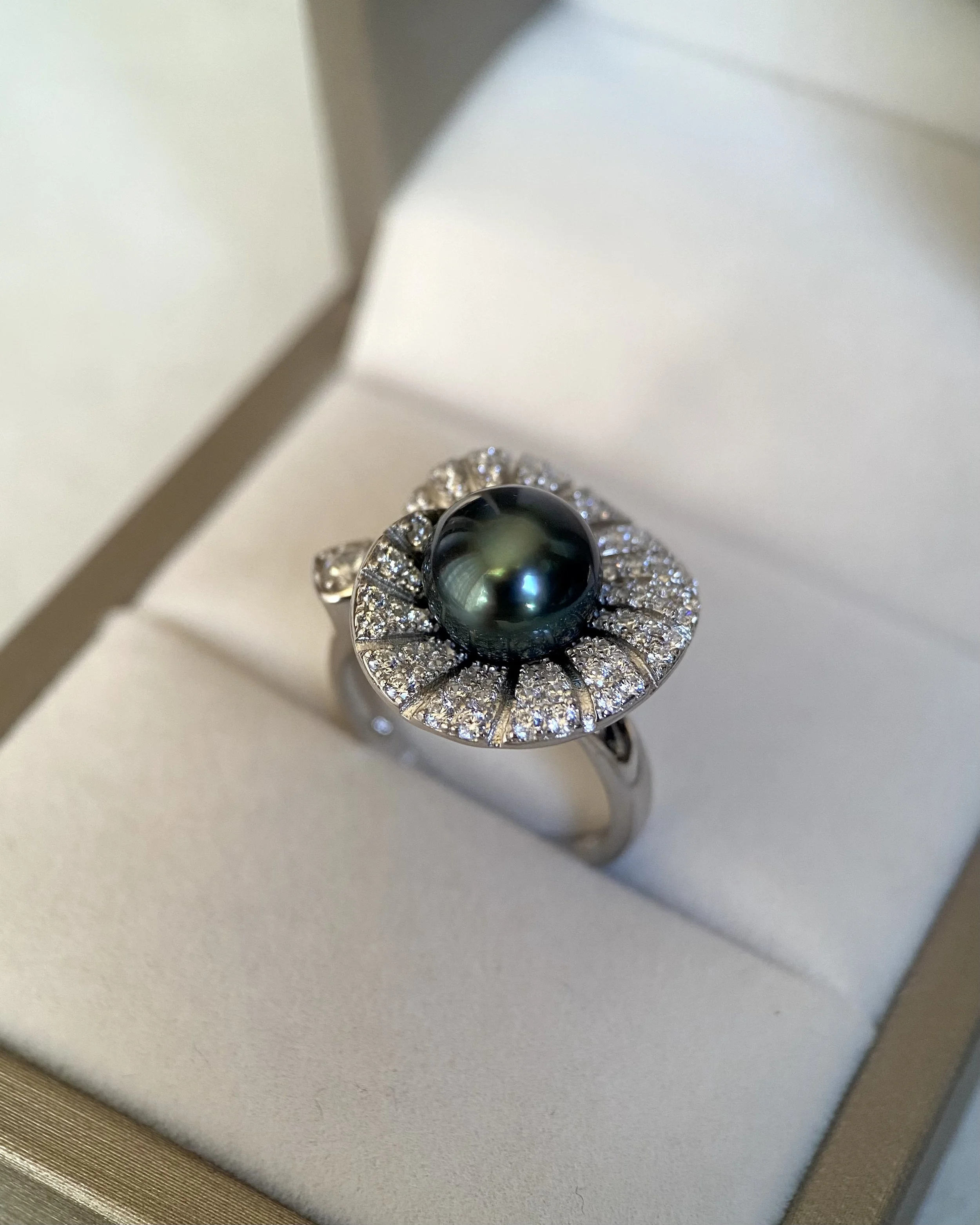 Tahitian Deep Peacock-Green South Sea Pearl Ring 9.5mm, Rich Mirror Lustre, Oriental-Inspired Sparkling Lotus-Leaf & Root S925 Design Starlit Pearls