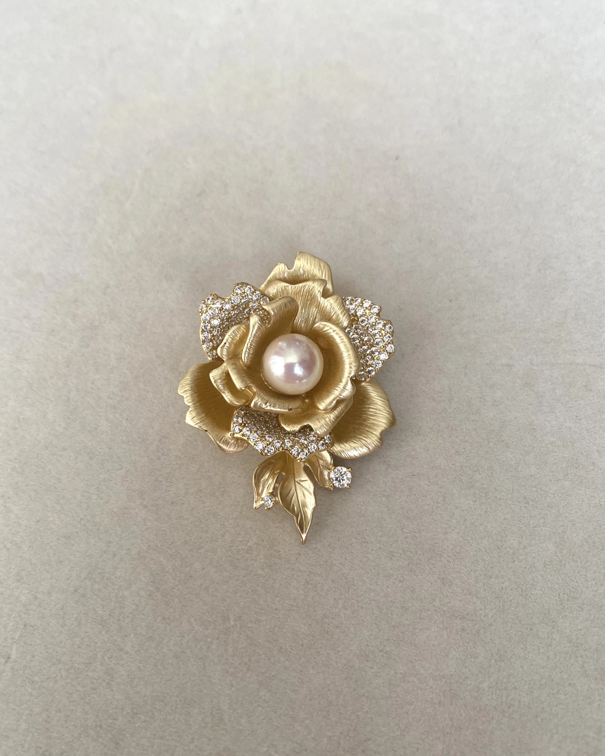 8mm Sakura-Pink Japanese Koshimono Akoya Pearl Brooch, Crystalline Lustre, Palace-Style Radiant Golden Floral Brushed & CZ, Scarf Pin