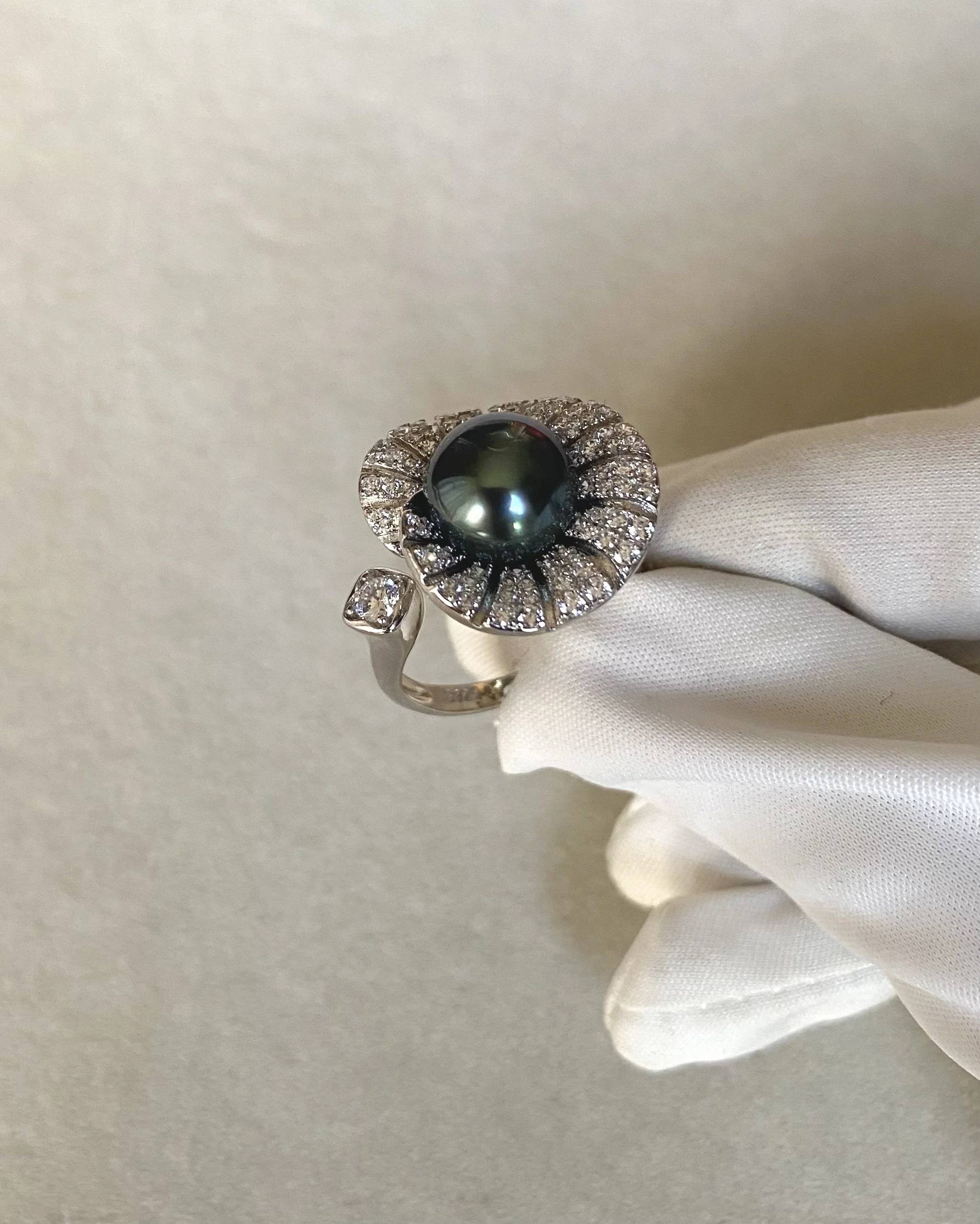 Tahitian Deep Peacock-Green South Sea Pearl Ring 9.5mm, Rich Mirror Lustre, Oriental-Inspired Sparkling Lotus-Leaf & Root S925 Design Starlit Pearls