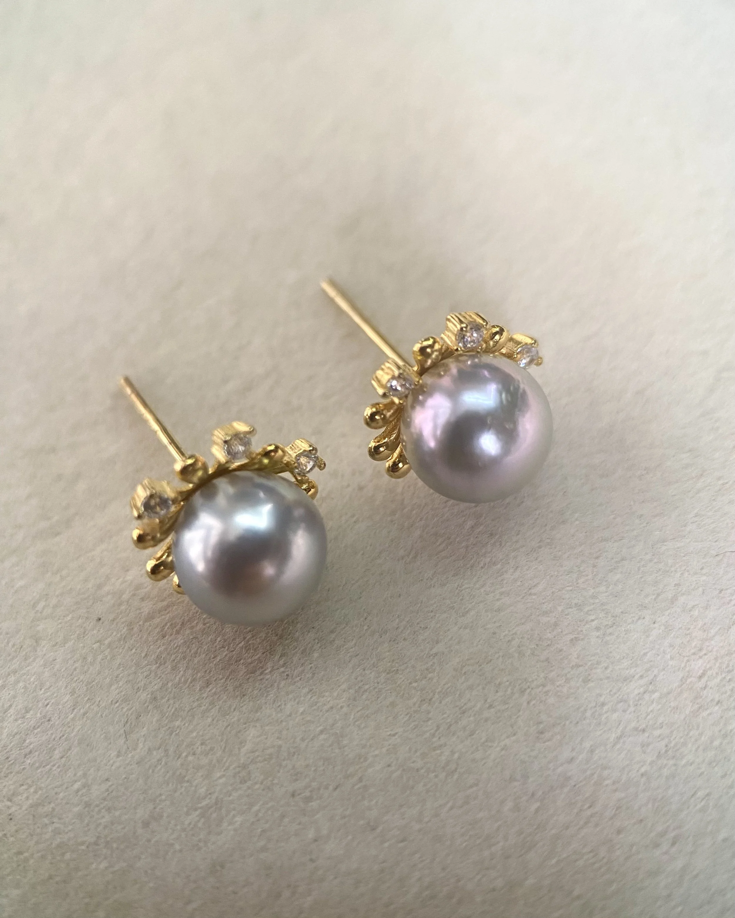 8mm Japanese Silver-Grey Madama Akoya Pearl Stud Earrings, Pink Overtones, S925 Sterling Silver Crown Setting, Japan Exhibition Origin Starlit Pearls