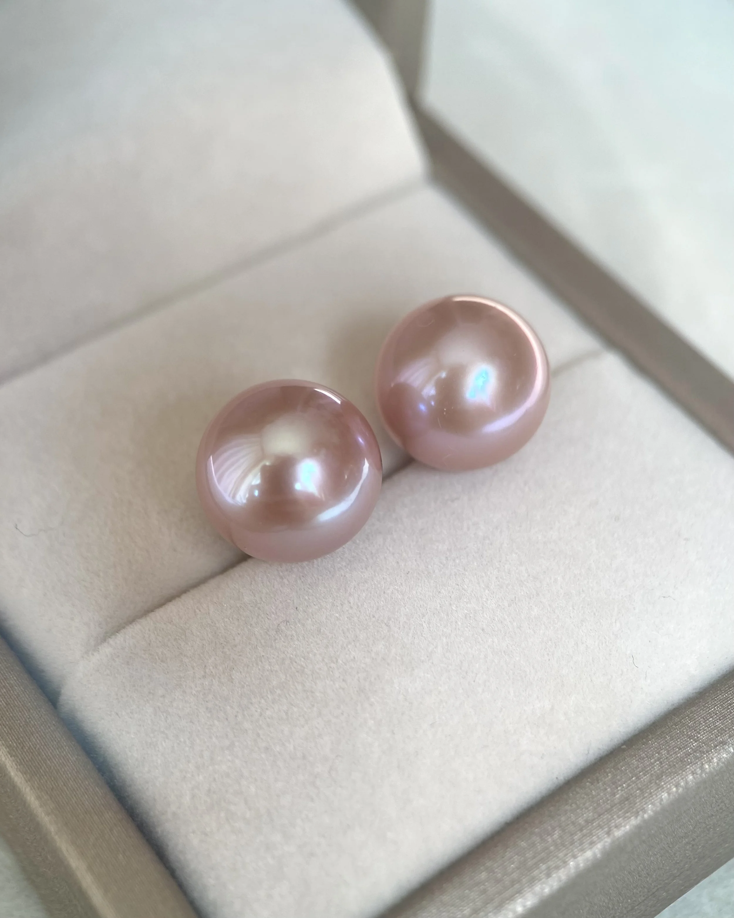 12.5–13mm Natural Dusty Rose Freshwater Pearl Stud Earrings, 18K Solid Gold Posts, Giant Round Pink Pearls, Undyed Natural Colour Starlit Pearls