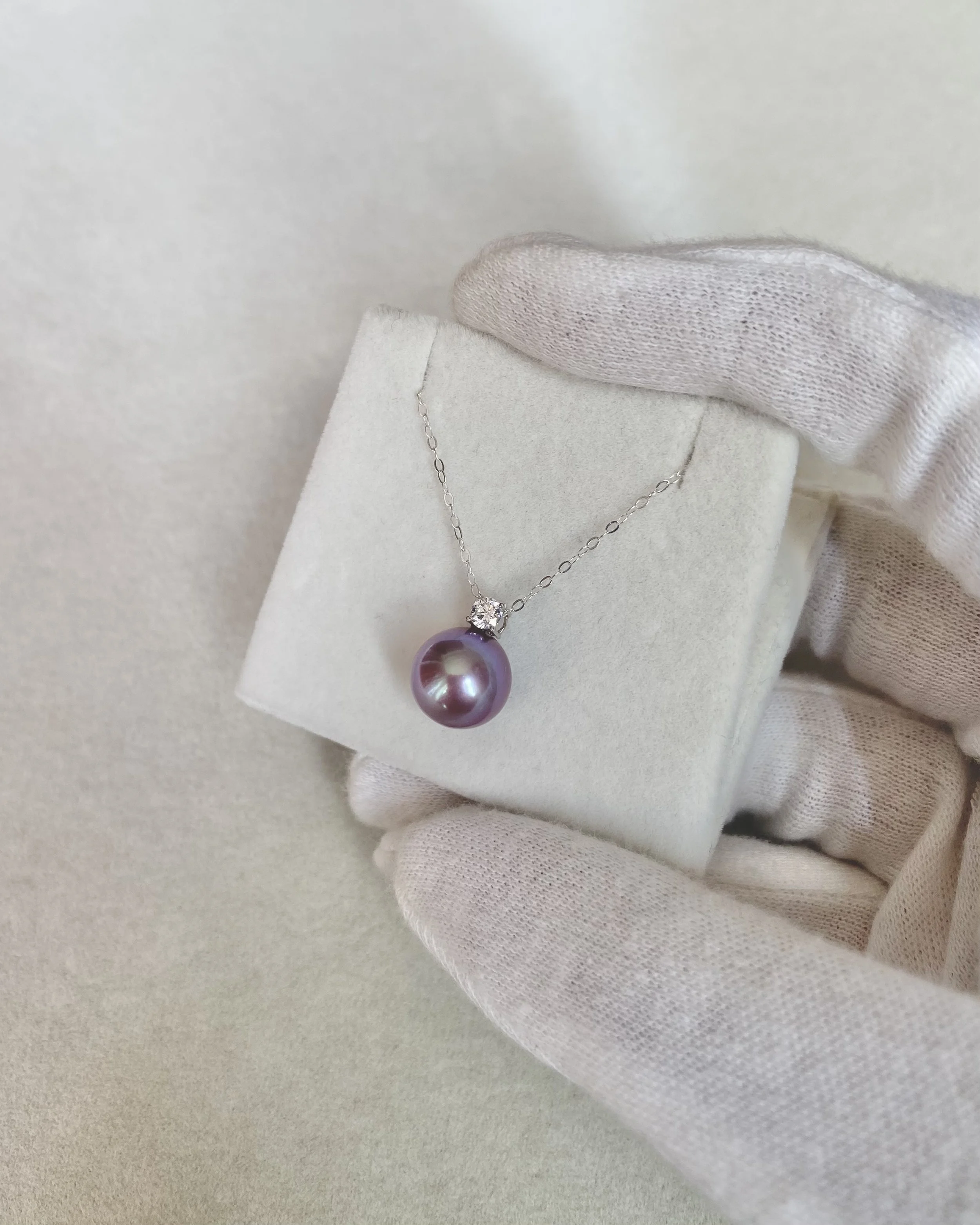 Solid 18K White Gold_Top Quality Eminence Purple Freshwater Pearl Pendant 9.5mm, Crystal-Clear Gem Lustre with Peacock Green Overtone Starlit Pearl