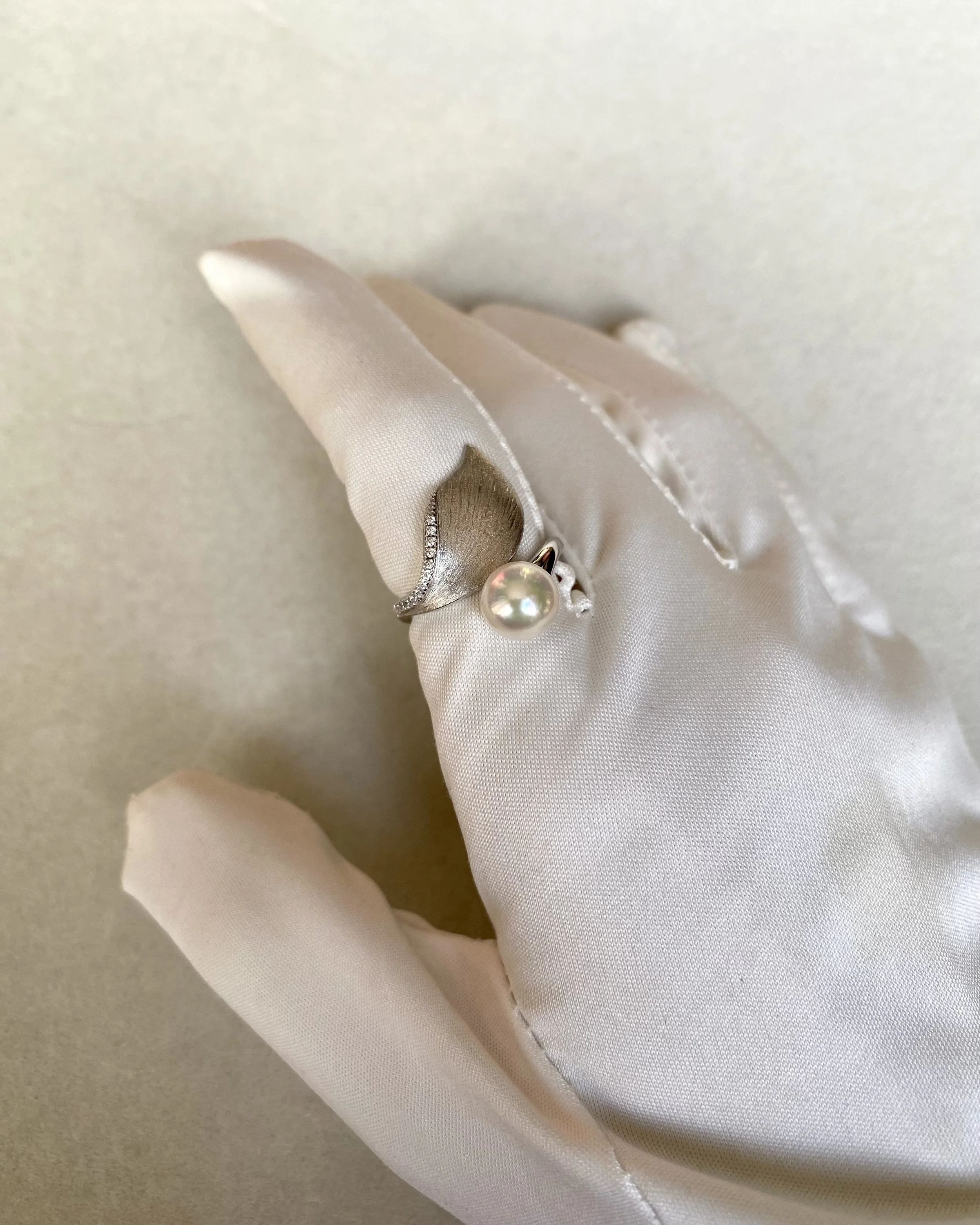 6A Aurora Lustre 7.5–8mm Japanese Crystal-White Akoya Pearl Ring, Pink Overtone, Sculptural Fish-Tail Brushed Silver &Pavé CZ Setting Starlit Pearls