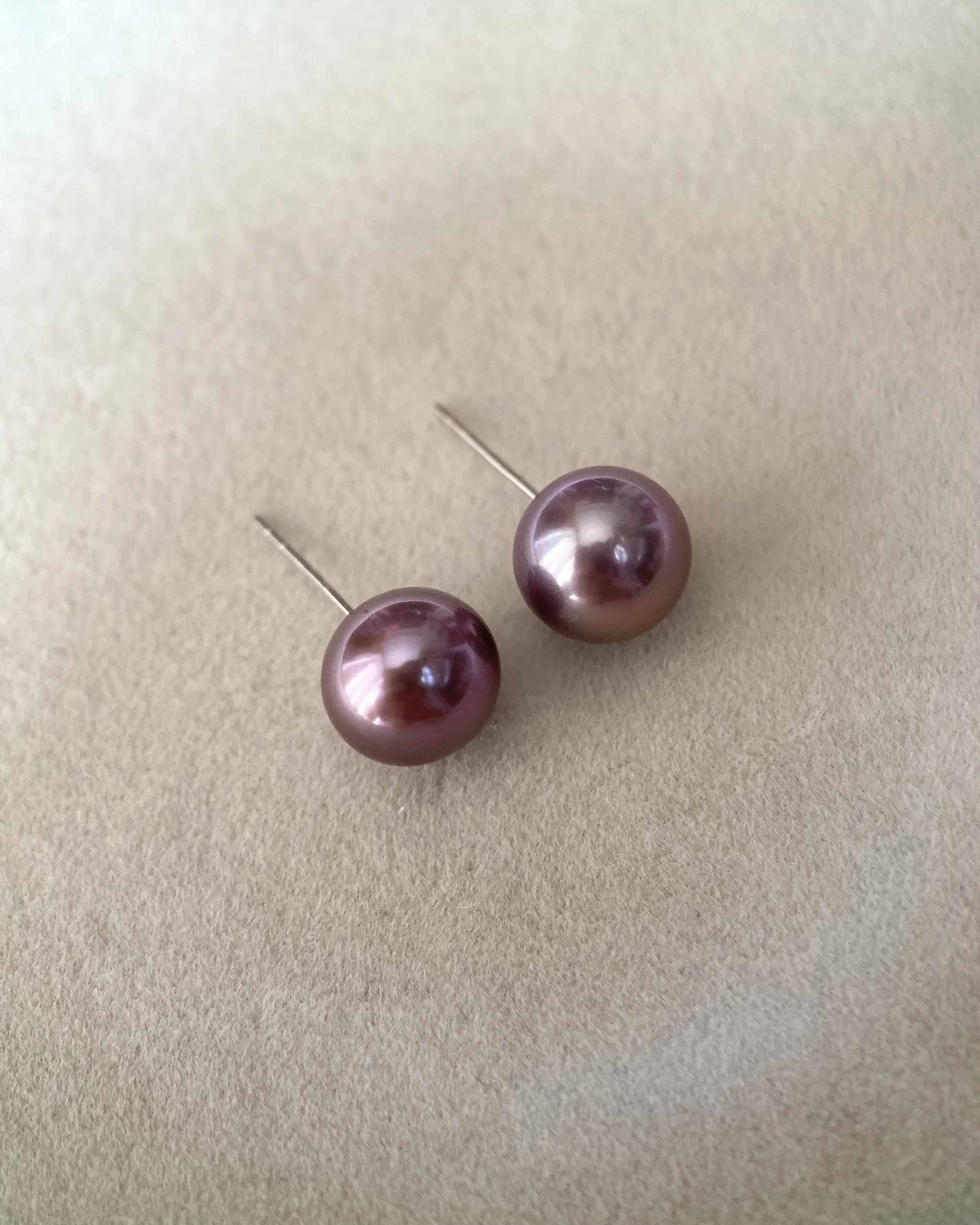 Solid 18K White Gold_Natural Wine Purple Freshwater Pearl Stud Earrings 9.5mm, Rich Metallic Lustre, Undyed Natural Colour Starlit Pearls