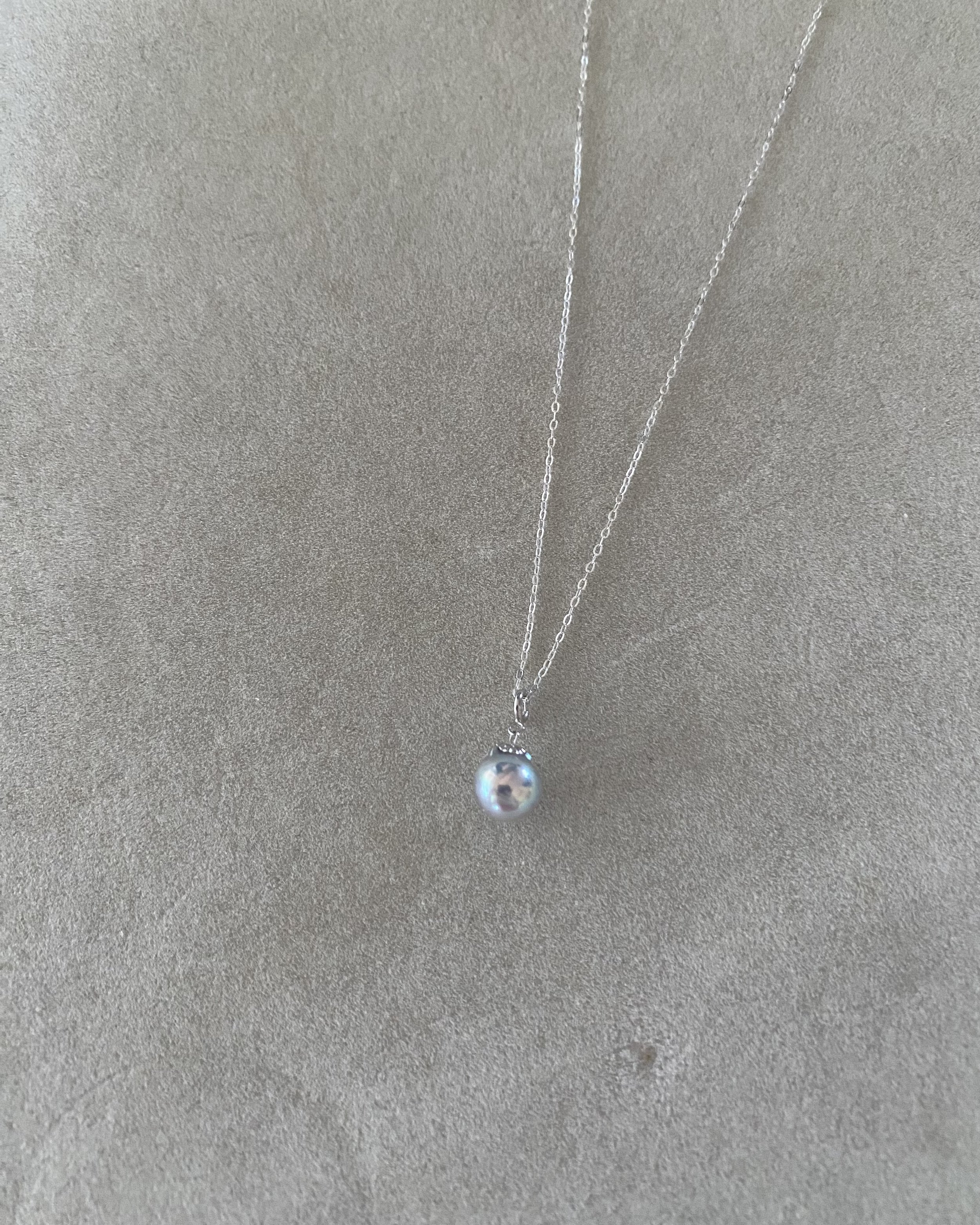 Silver Japanese Madama Akoya Pearl Cat-Eared Pendant 7.5-8mm, Liquid Mirror Lustre w/ Iridescent Overtone, Solid 18K White Gold Clasp Starlit Pearls