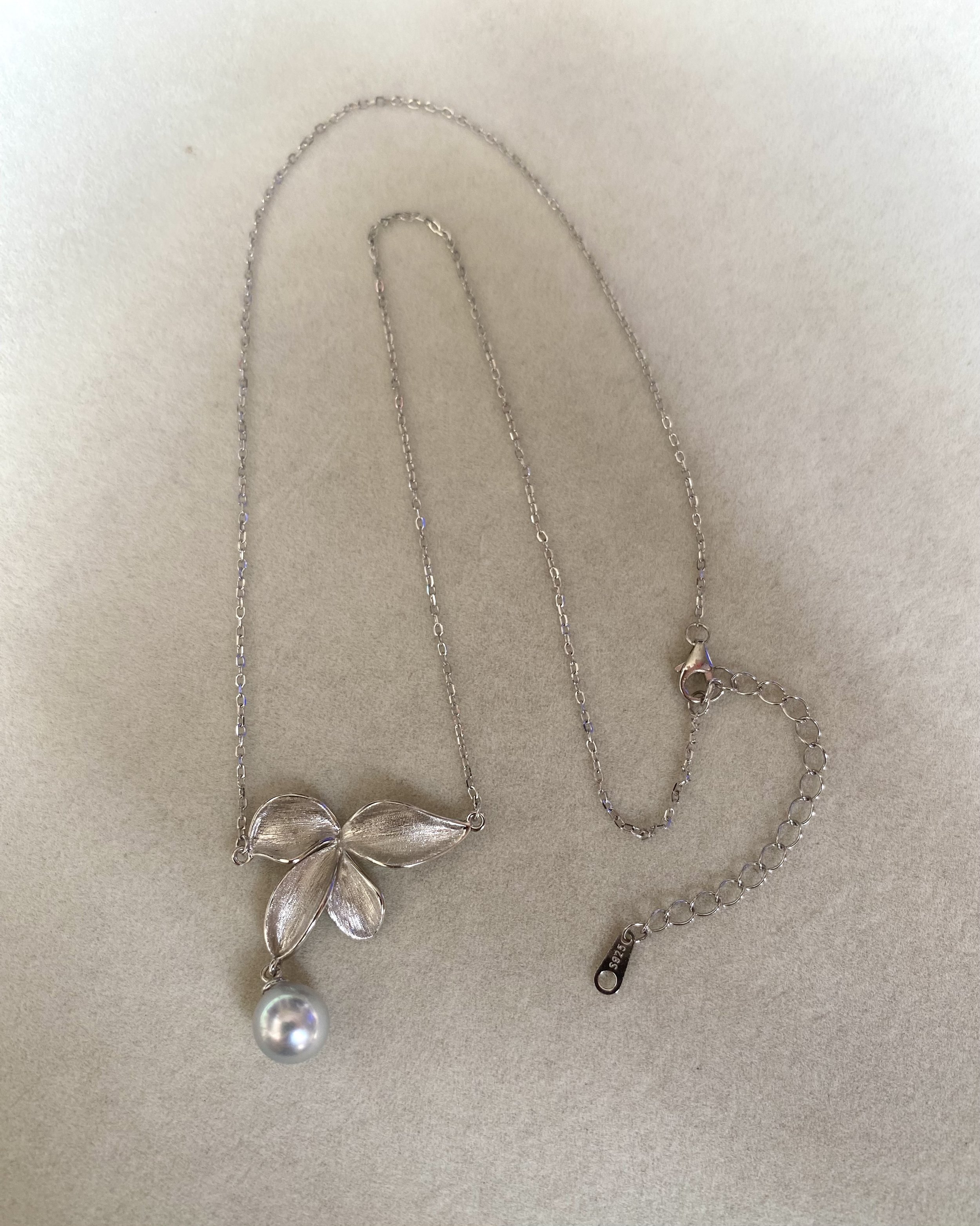 7.5–8mm Natural Silver-Grey Japanese Madama Akoya Pearl Pendant Necklace, Sculptural Brushed Petal, Textured 925 Silver, Jewellery Showpiece Starlit Pearls