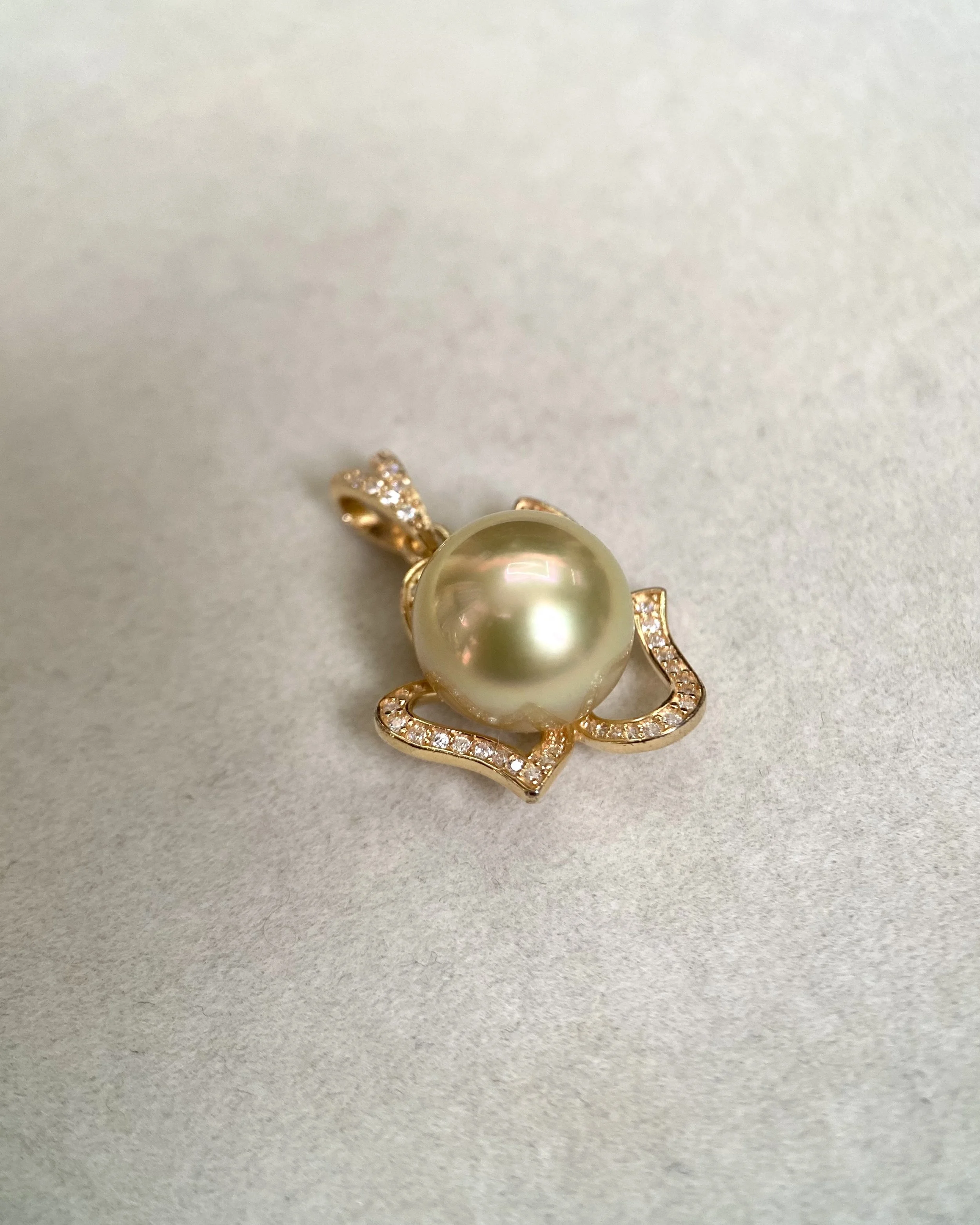 Rare Japanese Amami Ōshima Lemon-Green Rich Gold Pearl Pendant, 11-11.5mm, 6A Mirror Lustre, S925 Silver Vintage Ribbon, Showpiece Starlit Pearls