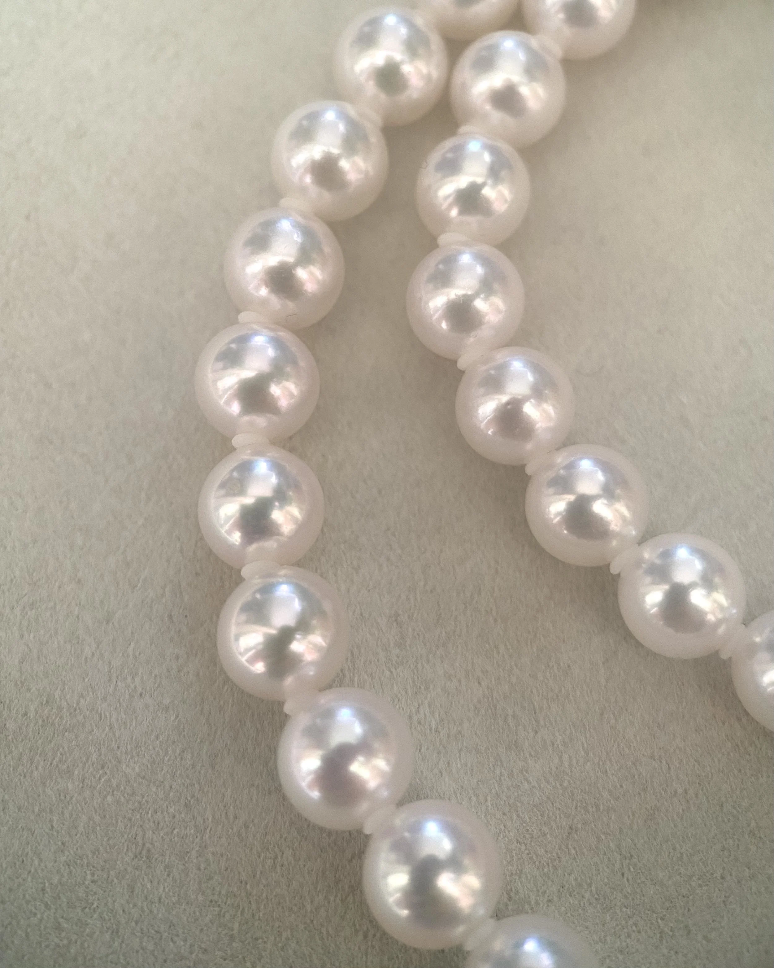 GUILD Certified Top-Gr Superior Snow White Japanese Akoya Pearl Necklace 7-7.5mm, Top Lustre, Orchid Black Mother-of-Pearl Clasp Starlit Pearls