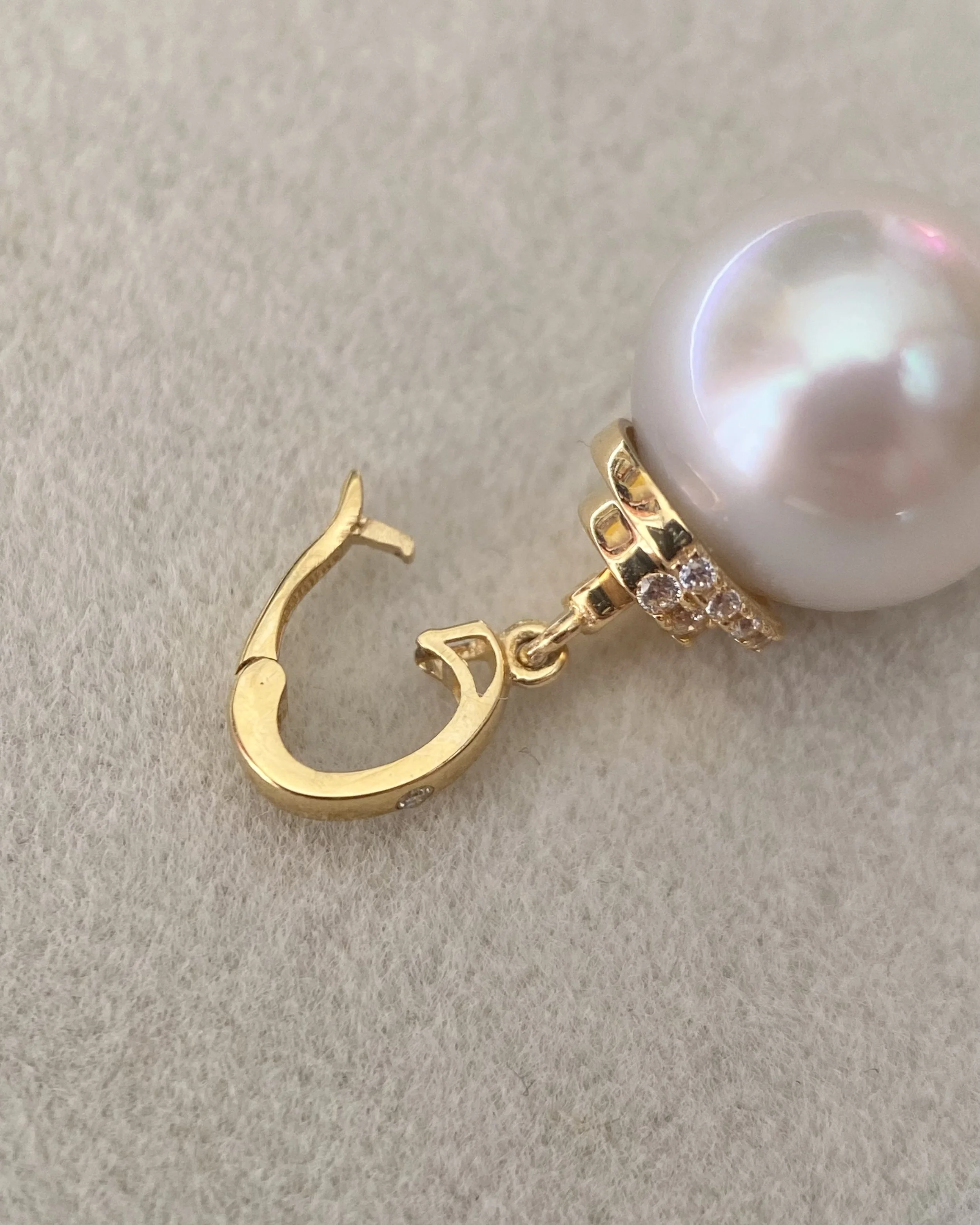 Solid 18K Gold & D0.003CT Diamond, White Australian South Sea Pearl Pendant 9.6mm,Detachable Pavé Crown Bail, Double-Tier Pavé Crown Starlit Pearls