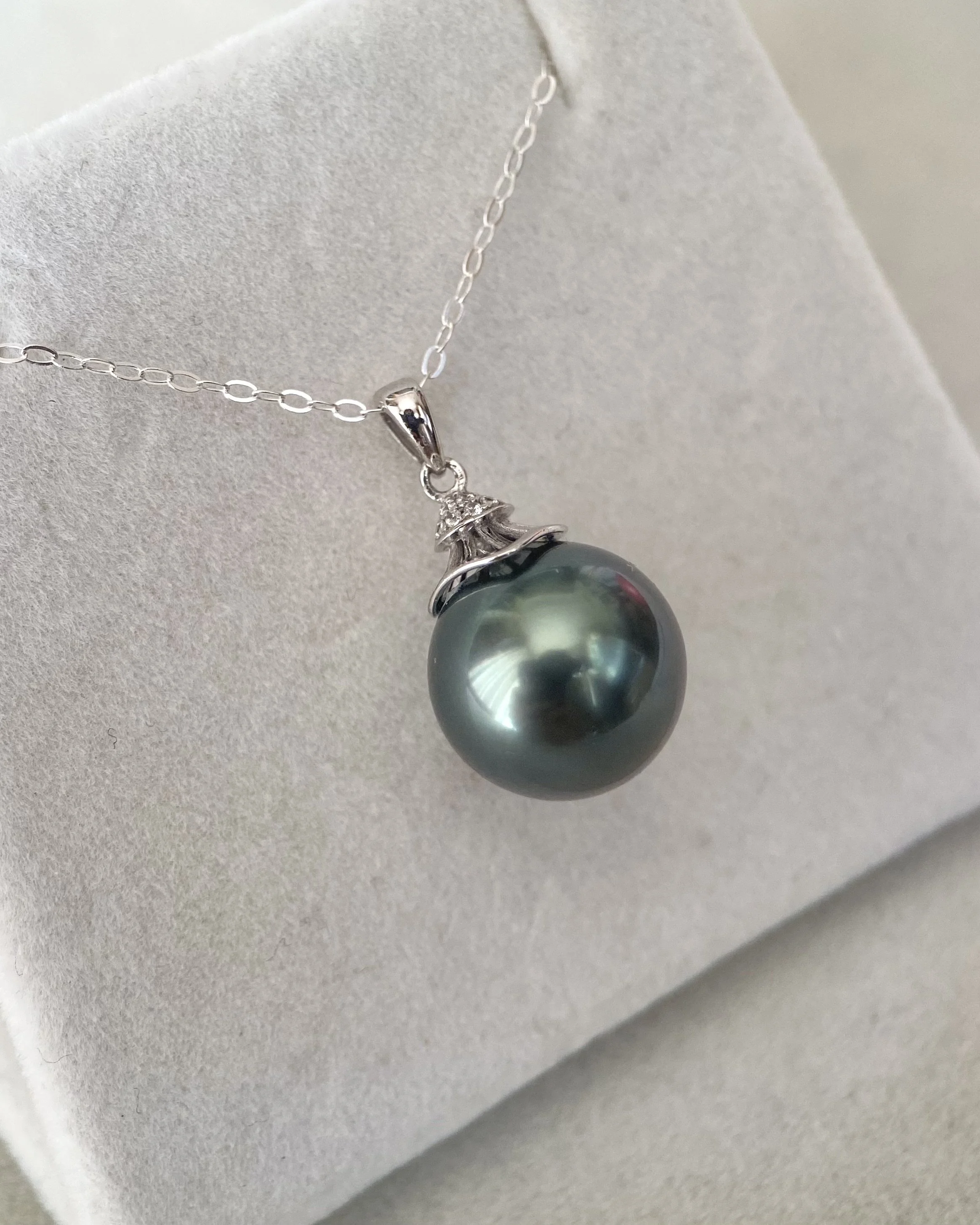 Solid 18K White Gold_Top Gr Peacock Green-Blue Tahitian South Sea Pearl Pendant 11mm, Architectural Fan Design, Deep Oily Lustre Starlit Pearls
