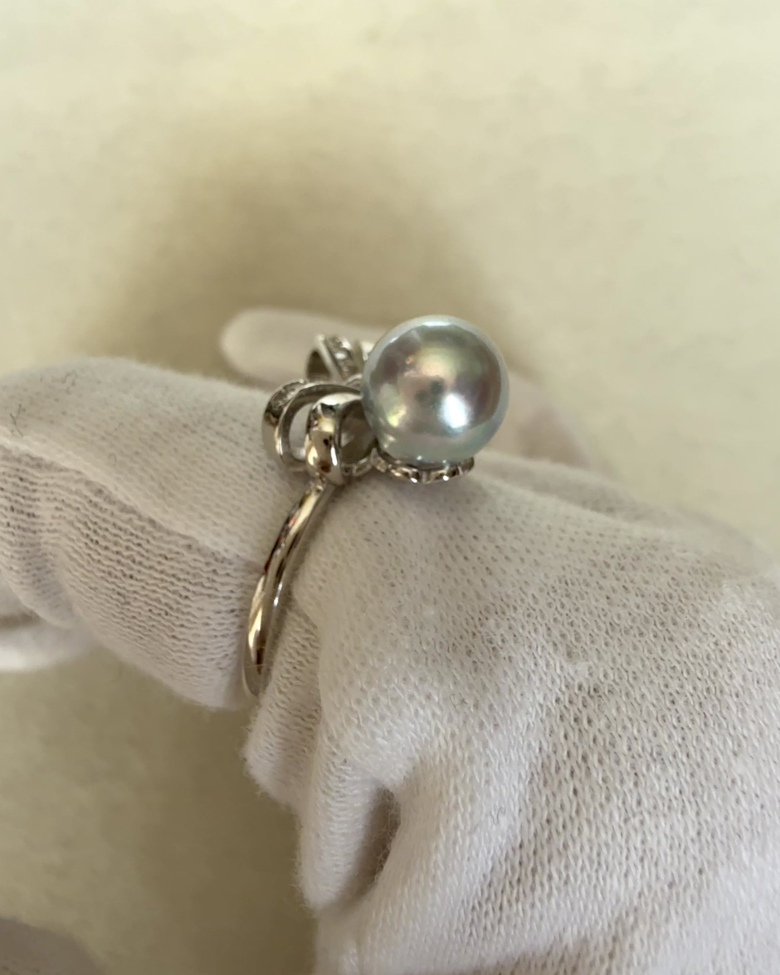 8mm Japanese Silvery-Grey Madama Akoya Pearl Ring, Brilliant Metallic Lustre, Japanese S925 Silver Dynamic Ribbon Bow Setting Starlit Pearls