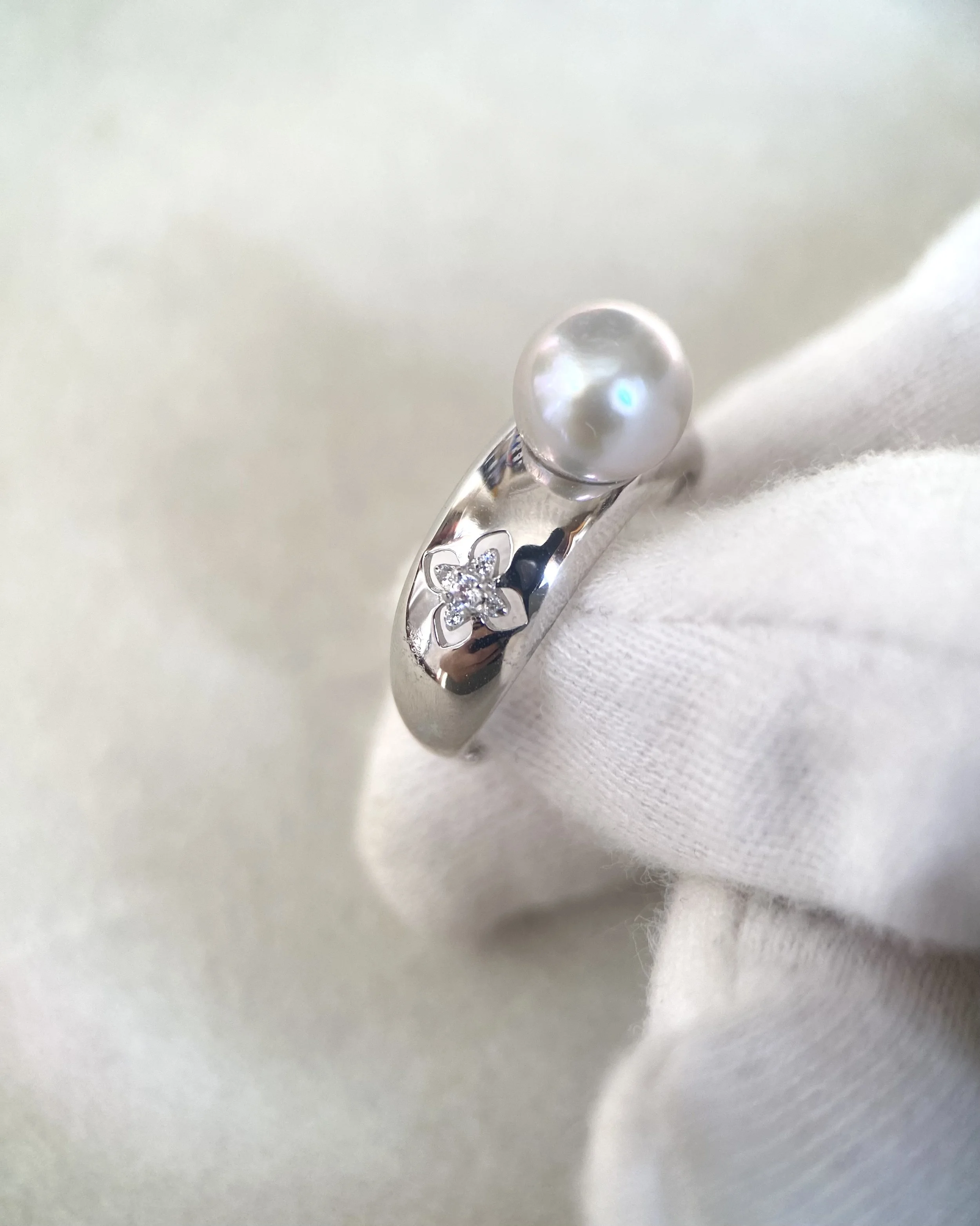 Natural Silver-Grey Japanese Madama Akoya Pearl Sculptural Ring 8.1mm, 3D Openwork Floral S925 Sterling Silver, Exhibition Piece Starlit Pearls