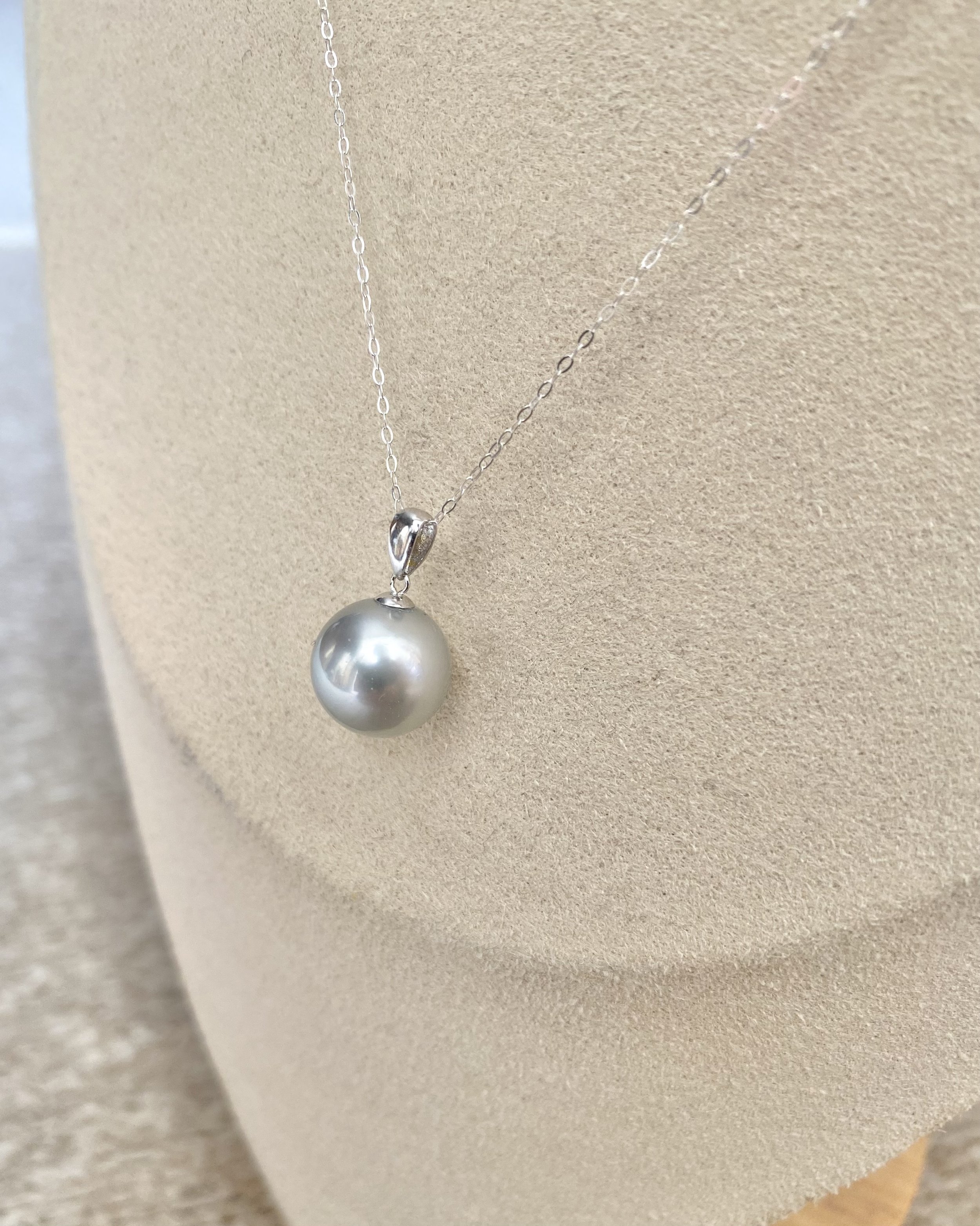 Rare Platinum Grey Tahitian South Sea Pearl Pendant 11.5mm, Crystal Mirror Lustre, Solid 18K White Gold Thick Bail, Minimalist Luxury Starlit Pearls