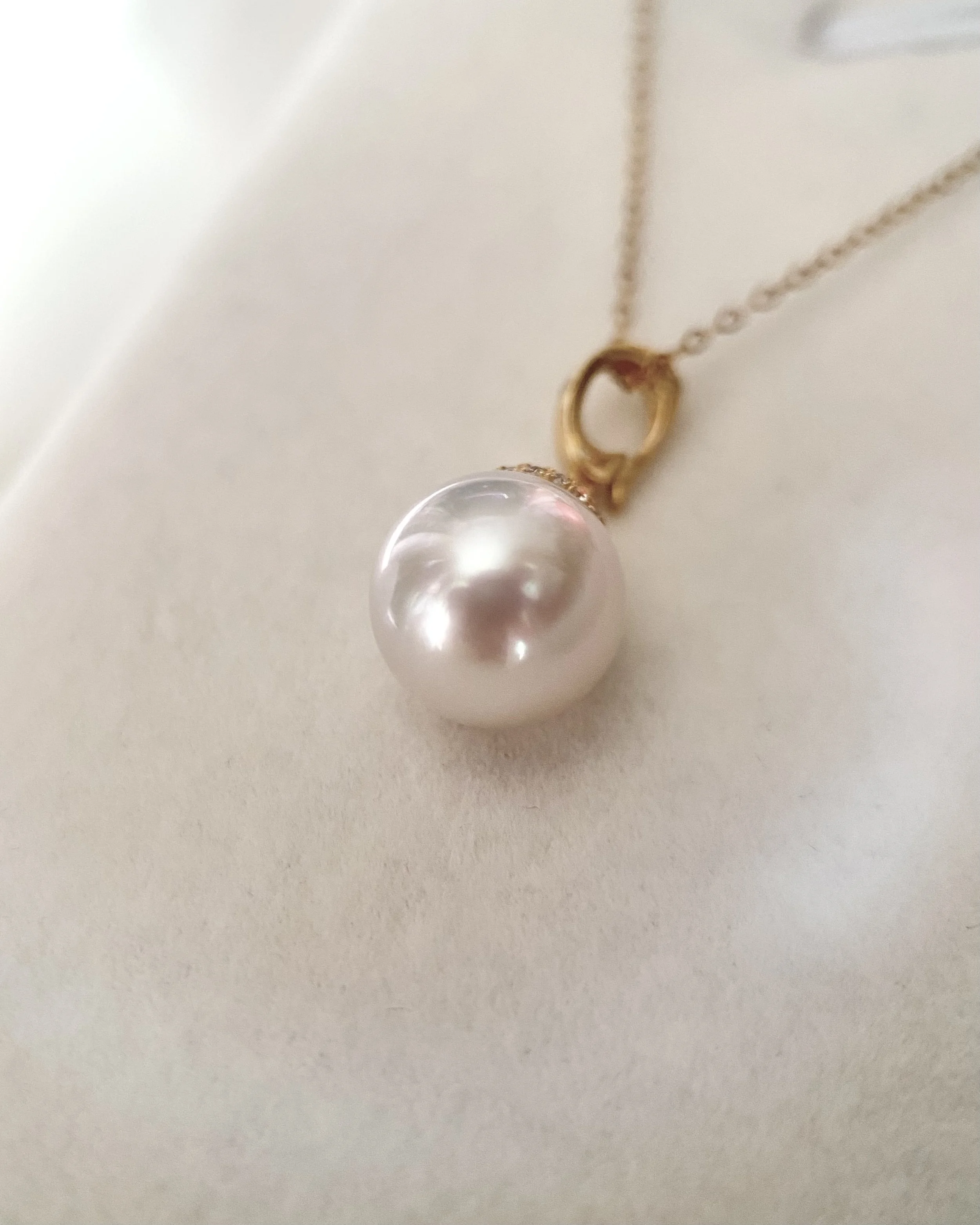 Solid 18K Gold & D0.003CT Diamond, White Australian South Sea Pearl Pendant 9.6mm,Detachable Pavé Crown Bail, Double-Tier Pavé Crown Starlit Pearls