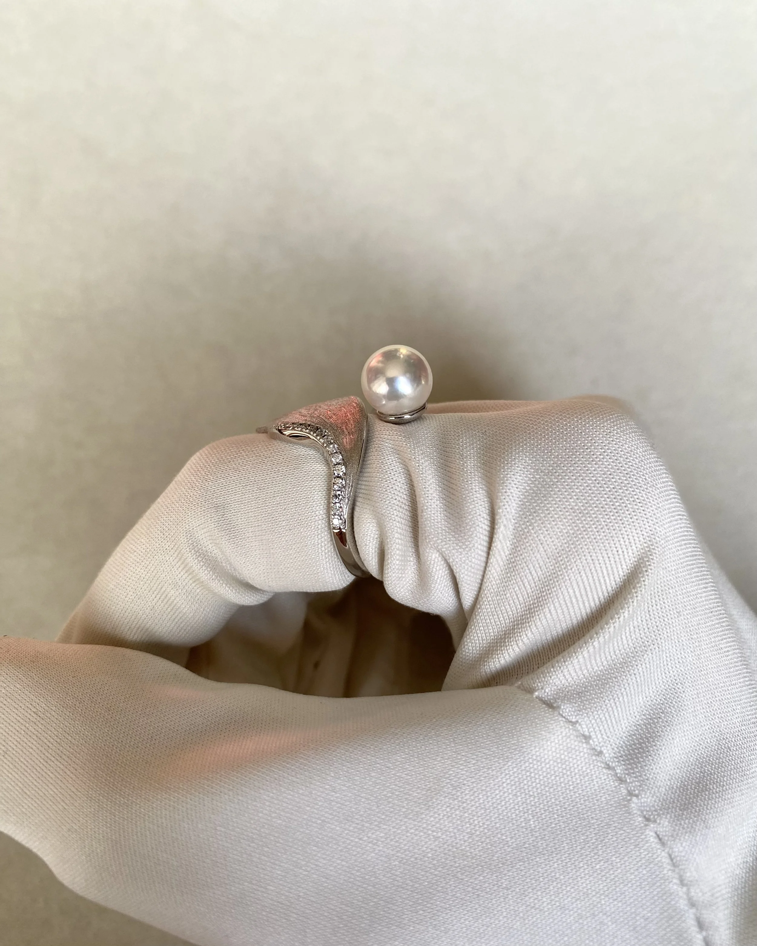 6A Aurora Lustre 7.5–8mm Japanese Crystal-White Akoya Pearl Ring, Pink Overtone, Sculptural Fish-Tail Brushed Silver &Pavé CZ Setting Starlit Pearls