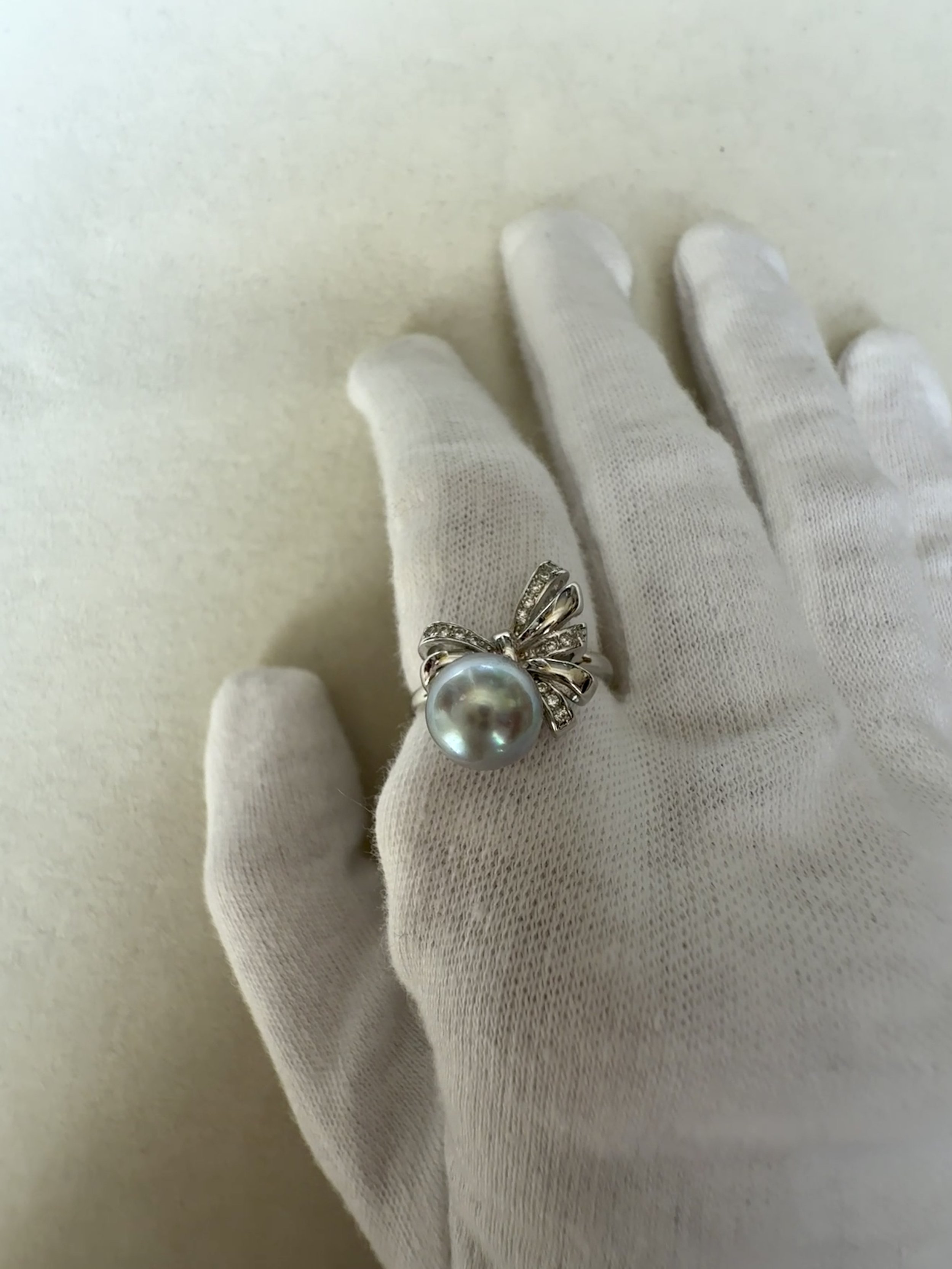 8mm Japanese Silvery-Grey Madama Akoya Pearl Ring, Brilliant Metallic Lustre, Japanese S925 Silver Dynamic Ribbon Bow Setting Starlit Pearls