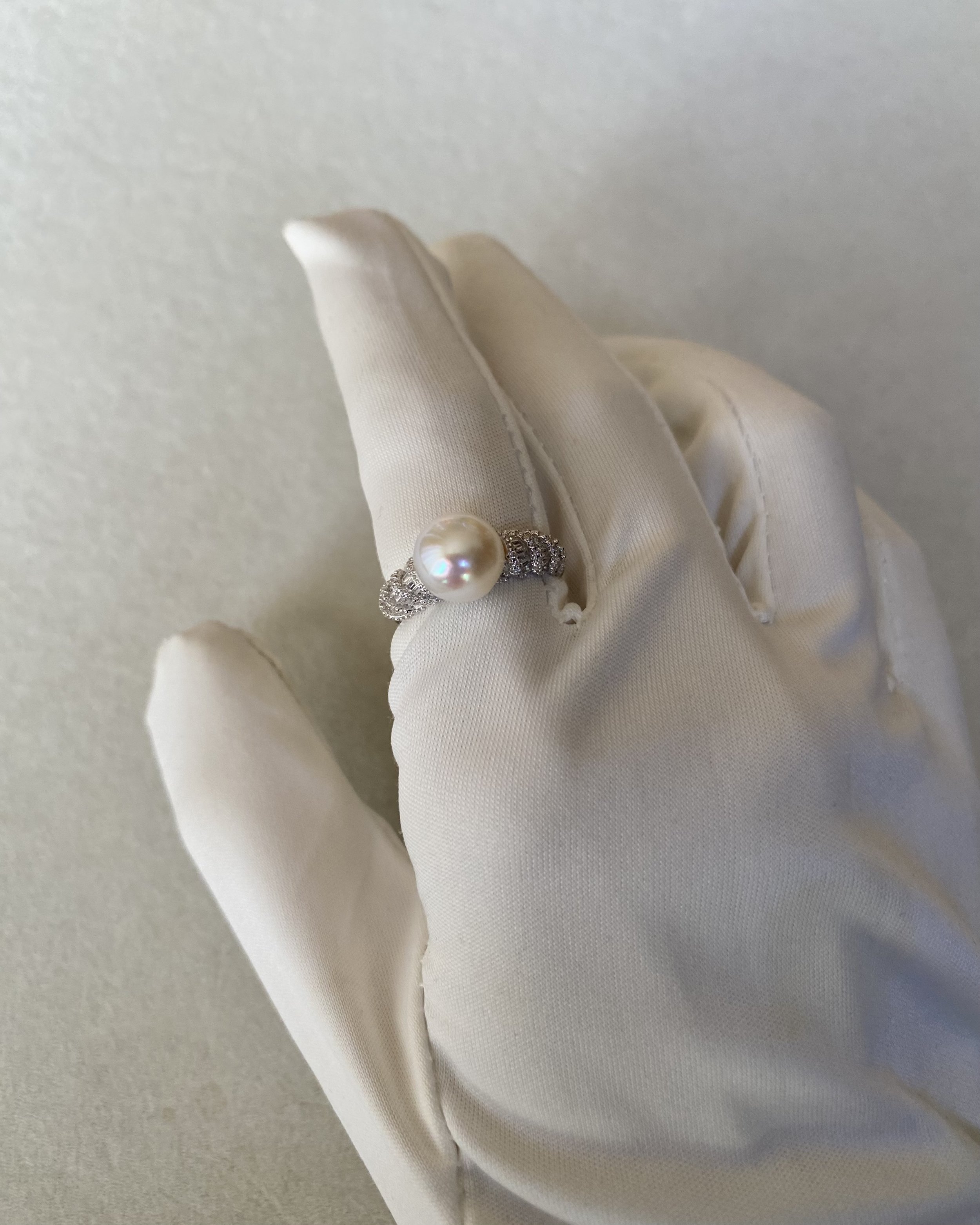 8.5mm Japanese White-Clear Akoya Pearl Ring, Wave-Shaped S925 Band with Layered Pavé CZ Shoulders – International Jewellery Showpiece Starlit Pearls