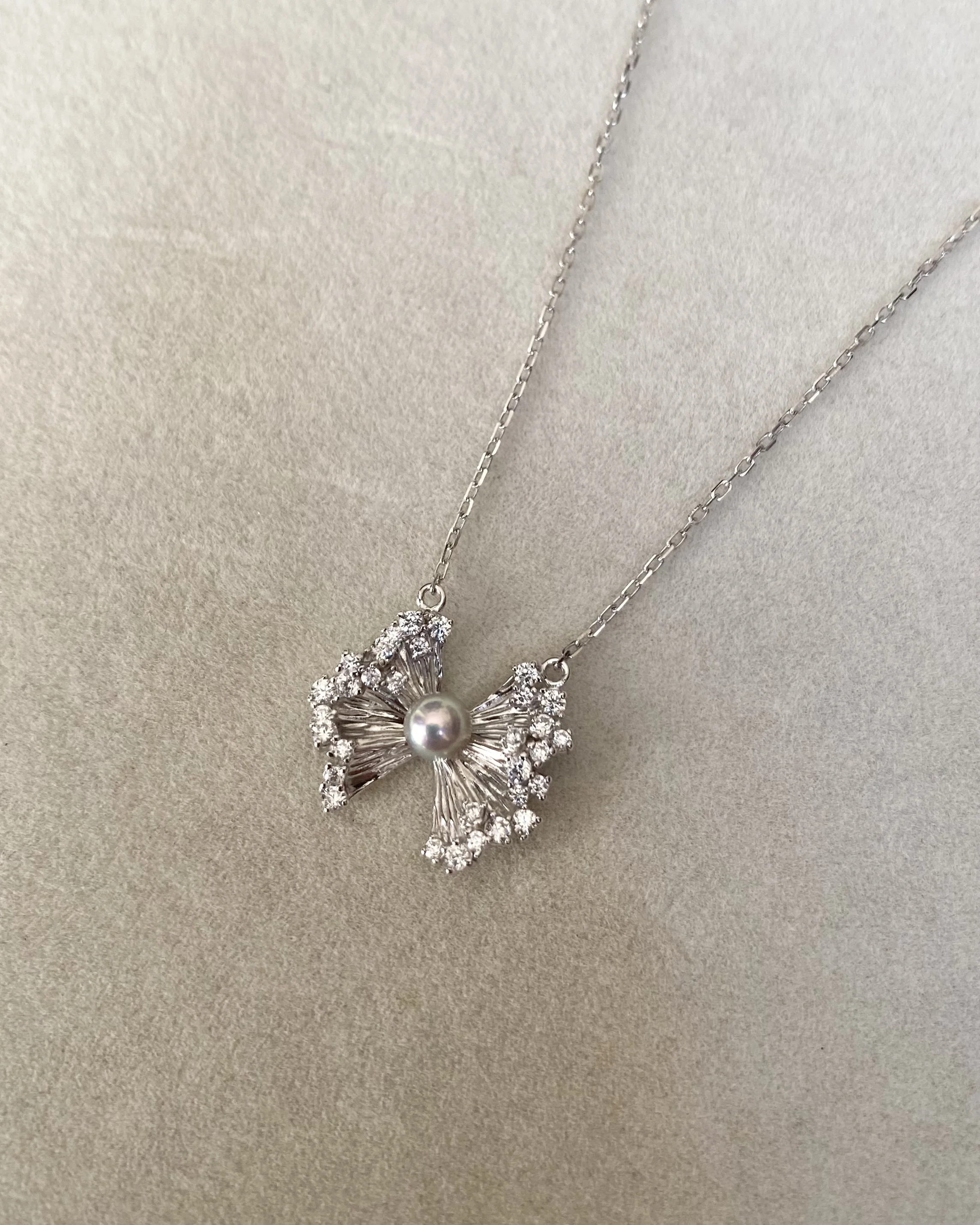 Top Gr Japanese Silver-Grey Saiundama Akoya Pearl Pendant Necklace 4.4mm, Radiating Ribbon Bow S925 Design, Iridescent Rainbow Orient Starlit Pearls