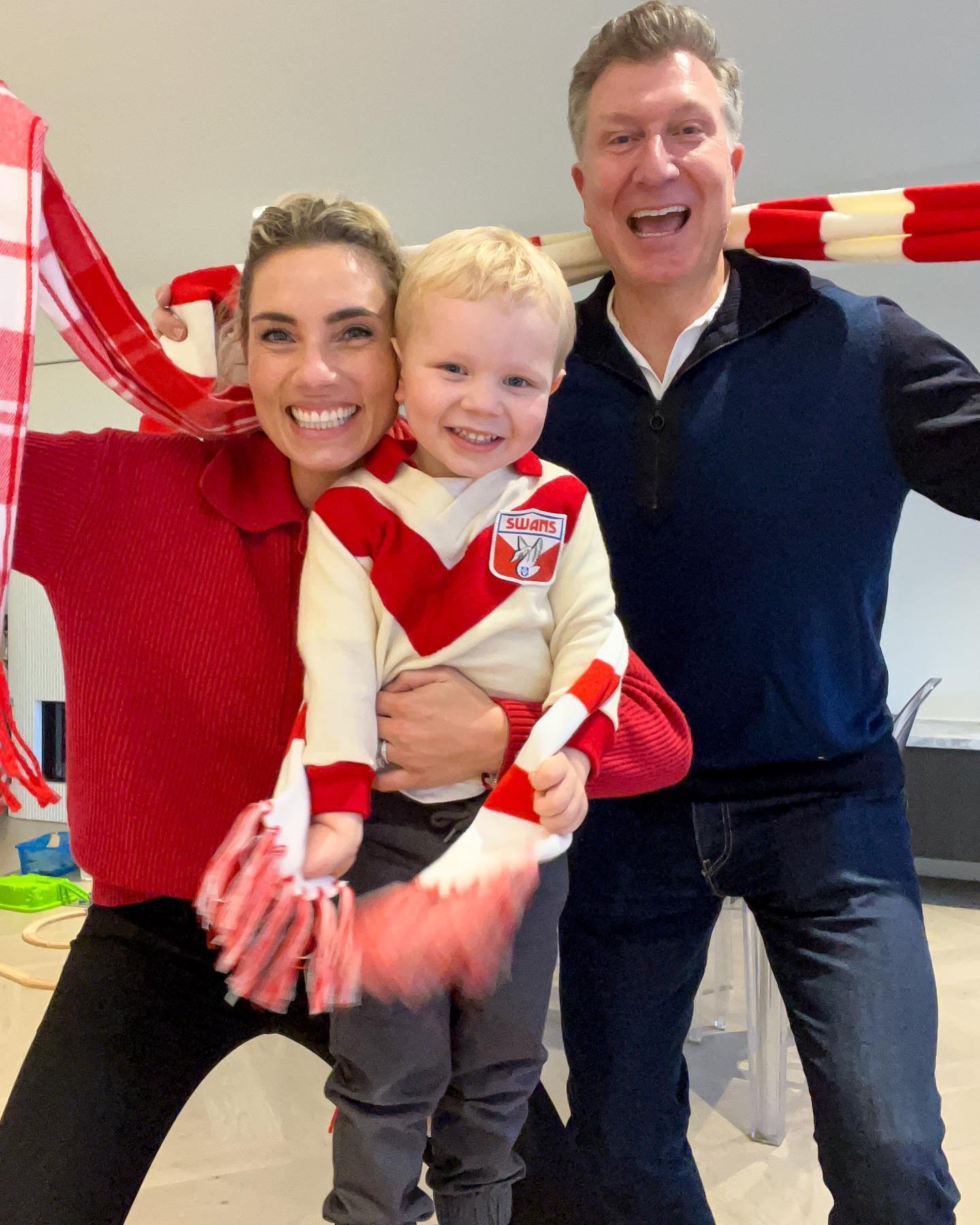 Cheer cheer the red and the white! ❤️🏉🤍 #bloods 
I didn&rsquo;t realise how easy it was to get a self timed family photo&hellip; Said no toddler parent, ever! 😆
Last photo is the best pic of the day 🥰🍦