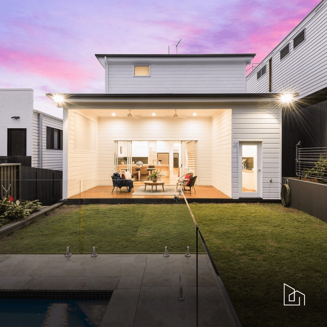 The perfect space to unwind 😌 

Check out this indoor-outdoor space that balances modern conveniences with plenty of room for entertaining and family fun 🌞🏡

.
.
.
.
.
#renovations #newbuild #construction #housedesign #homedesign #brisbanehomes