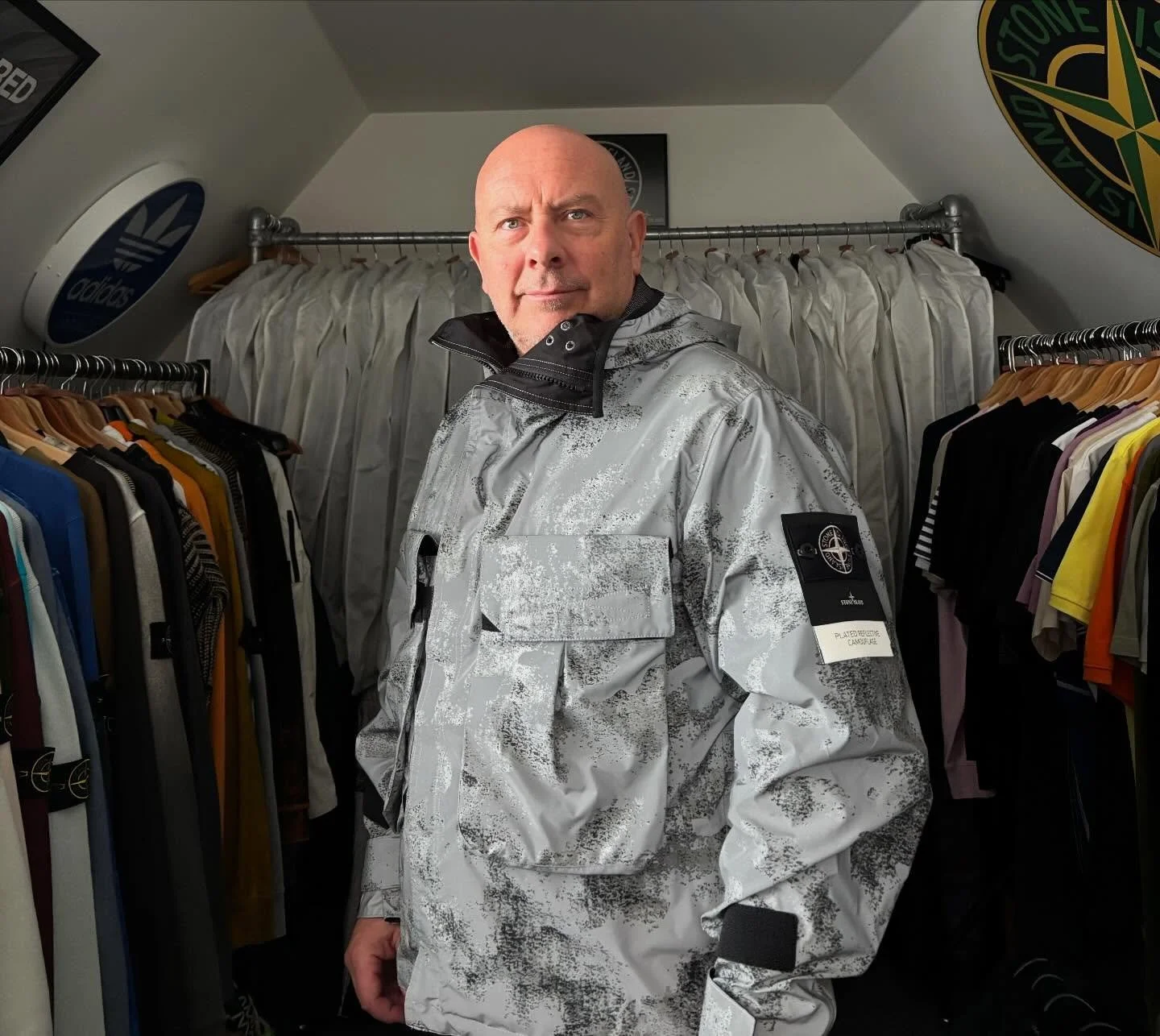 A big thank you 🙏🏻 to @nasseers and the team at @doverstreetmarketlondon for the new @stoneisland @santandave plates reflective camo jacket. Wait for the flash ⚡️ photo
-
#stoneisland #doverstreetmarket #stonedlove1982 #santandave