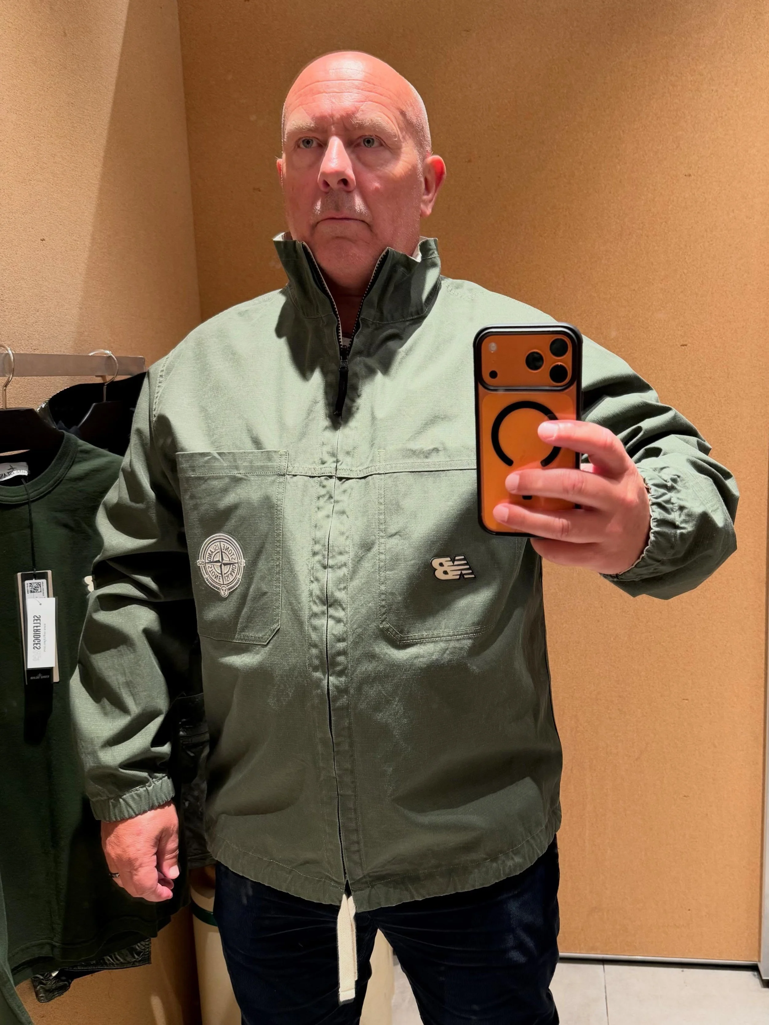 Checking out &amp; purchasing a bit of the the @stoneisland x @newbalance collaboration for the World Cup today 
-
#stonedlove1982 #stoneisland #newbalance #worldcup #football