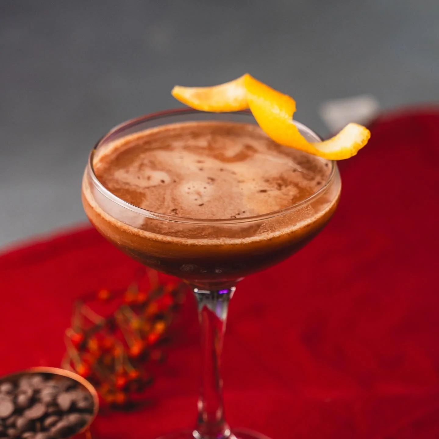 SEASON OF SIPS: An Islands twist on a timeless classic, the Old Fashioned! 🥃

This iconic cocktail dates back to the 1800s, originally crafted with whiskey, sugar, water, and bitters. We swapped the sugar for our vibrant 65% Dark Chocolate Buttons t