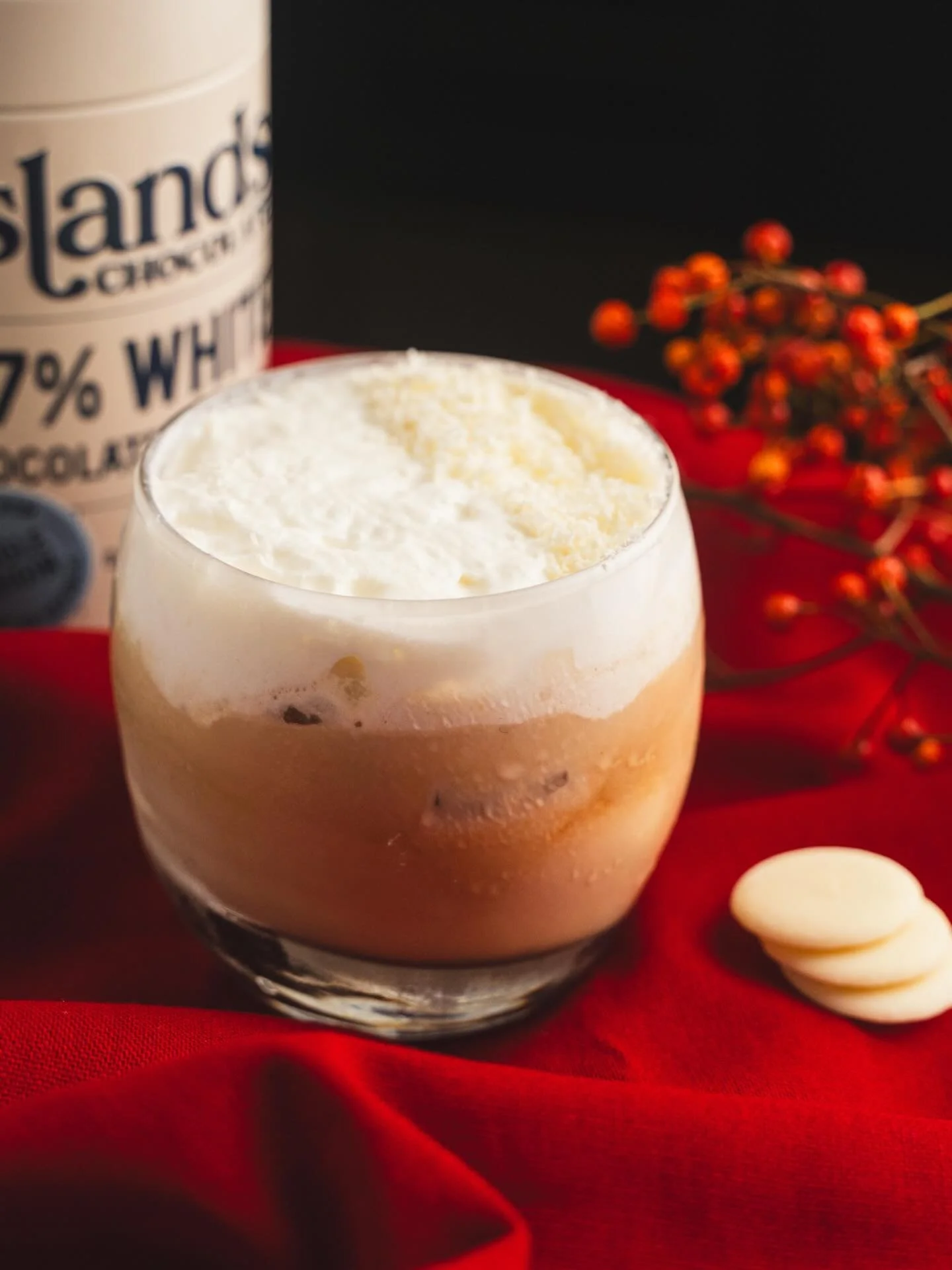 SEASON OF SIPS: White Chocolate Russian 🤍

Our ultra indulgent, ultra luxurious revamp of a classic White Russian, using the intensely delicious 37% White Chocolate Buttons for a flavourful festive tipple.

Ingredients:
20g 37% White Chocolate Butto