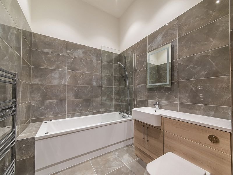 Common Farm Dutch Barn Bath.jpg