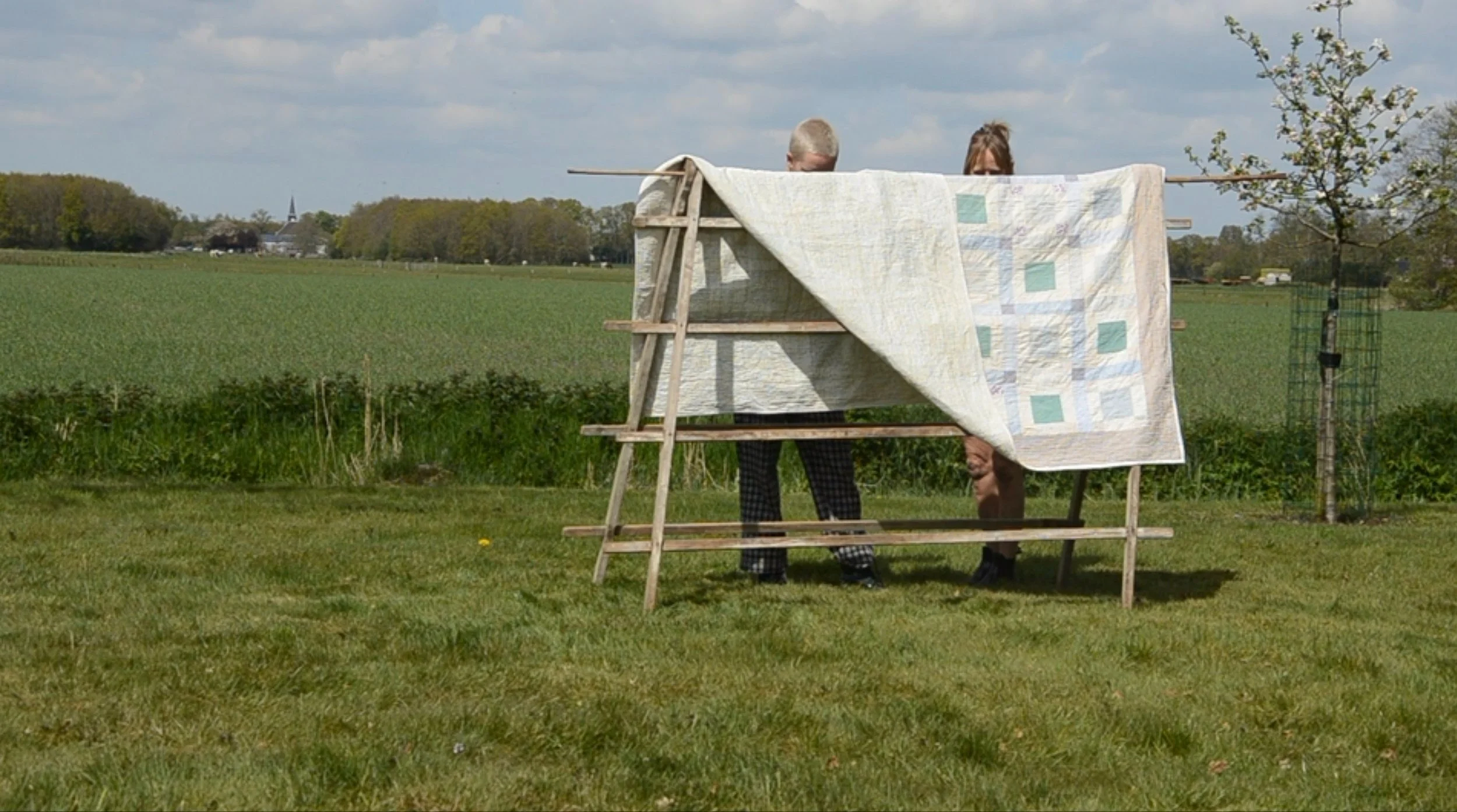videostill oma's quilt2.jpg
