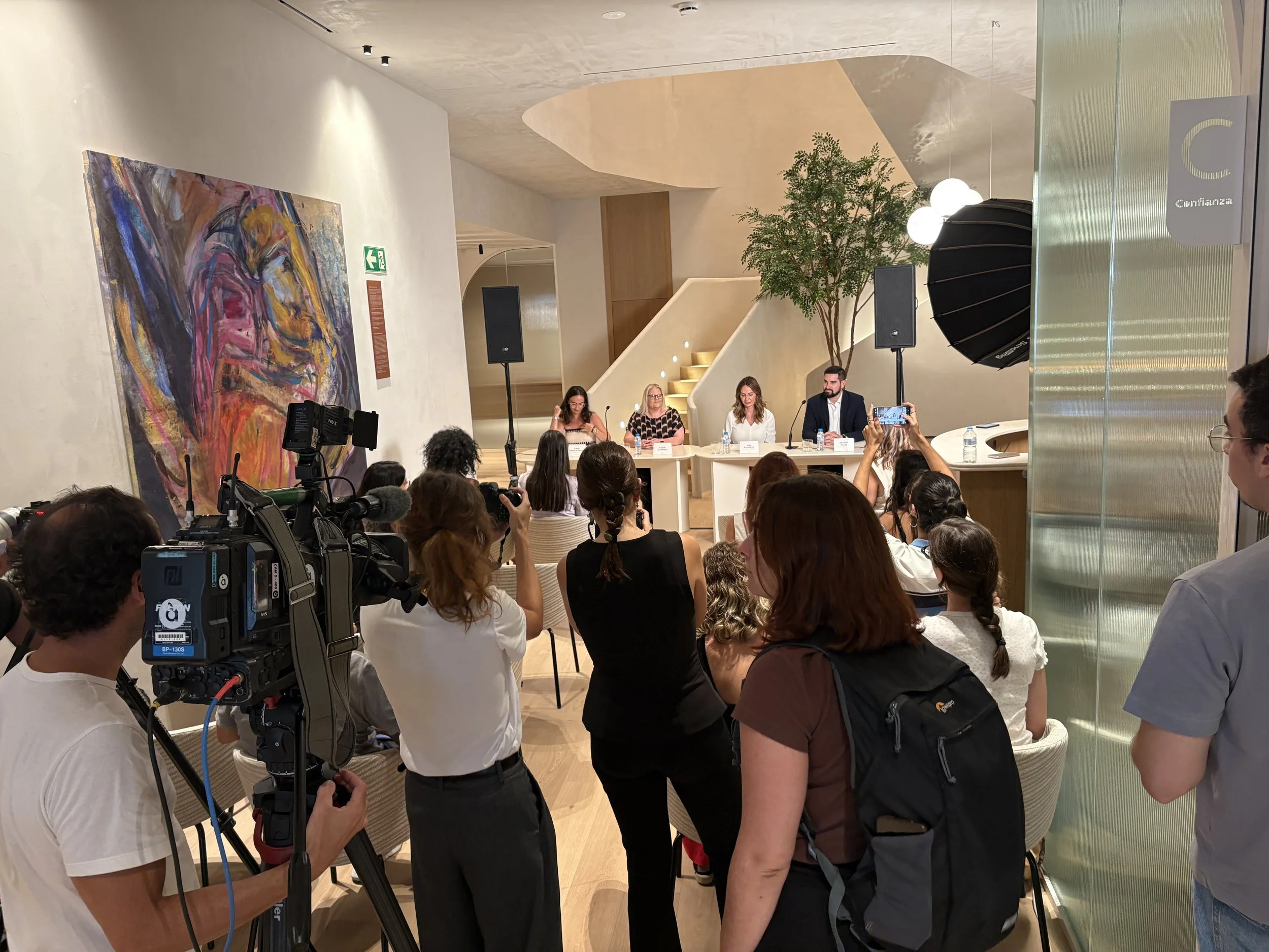Photo from behind the press at the Tambre Alicante Press Conference