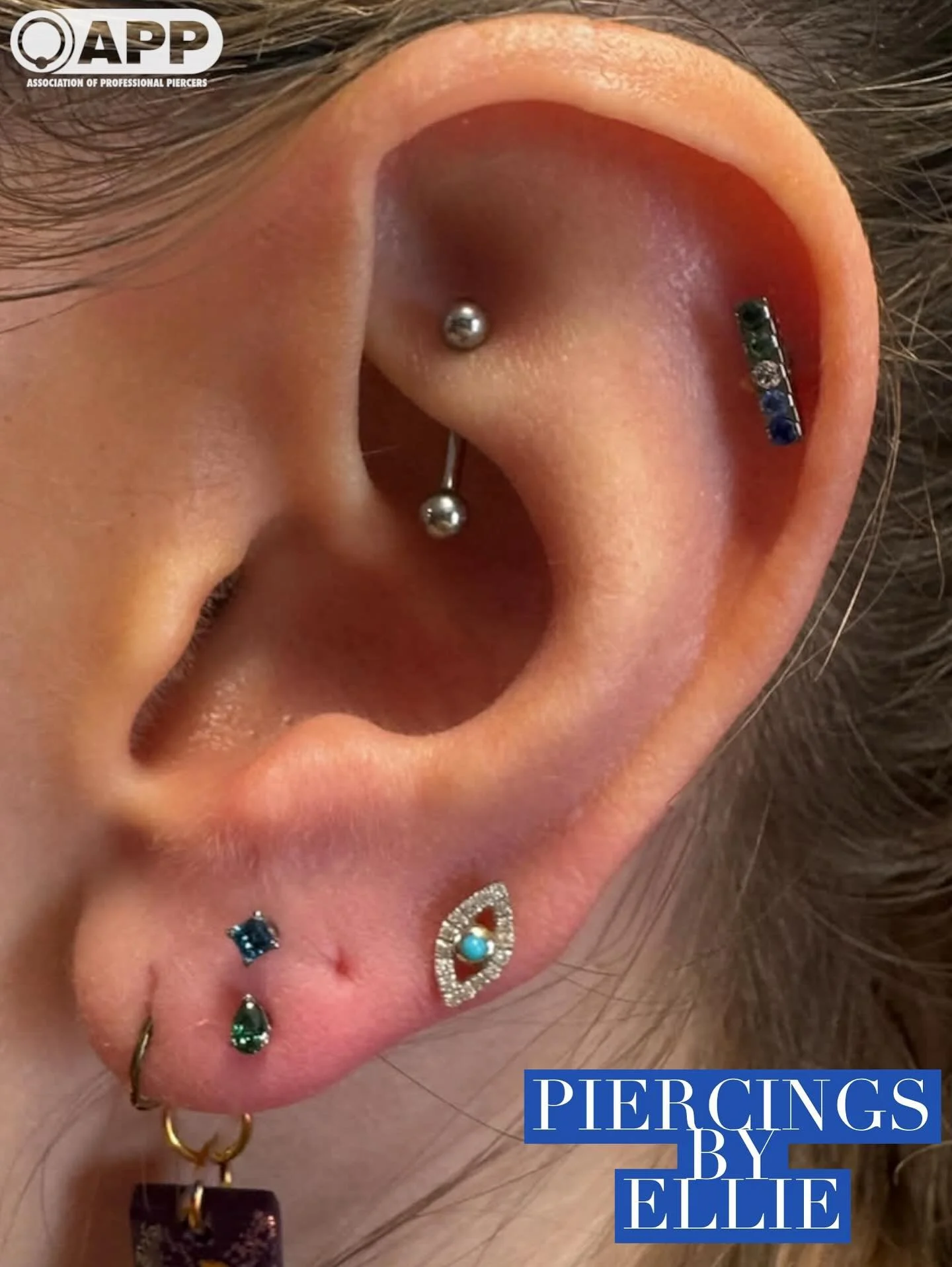 Stacked lobes = maximum impact, minimal commitment ✨ Perfect if you want something a little different!  Pierced by our apprentice, Ellie🩷
