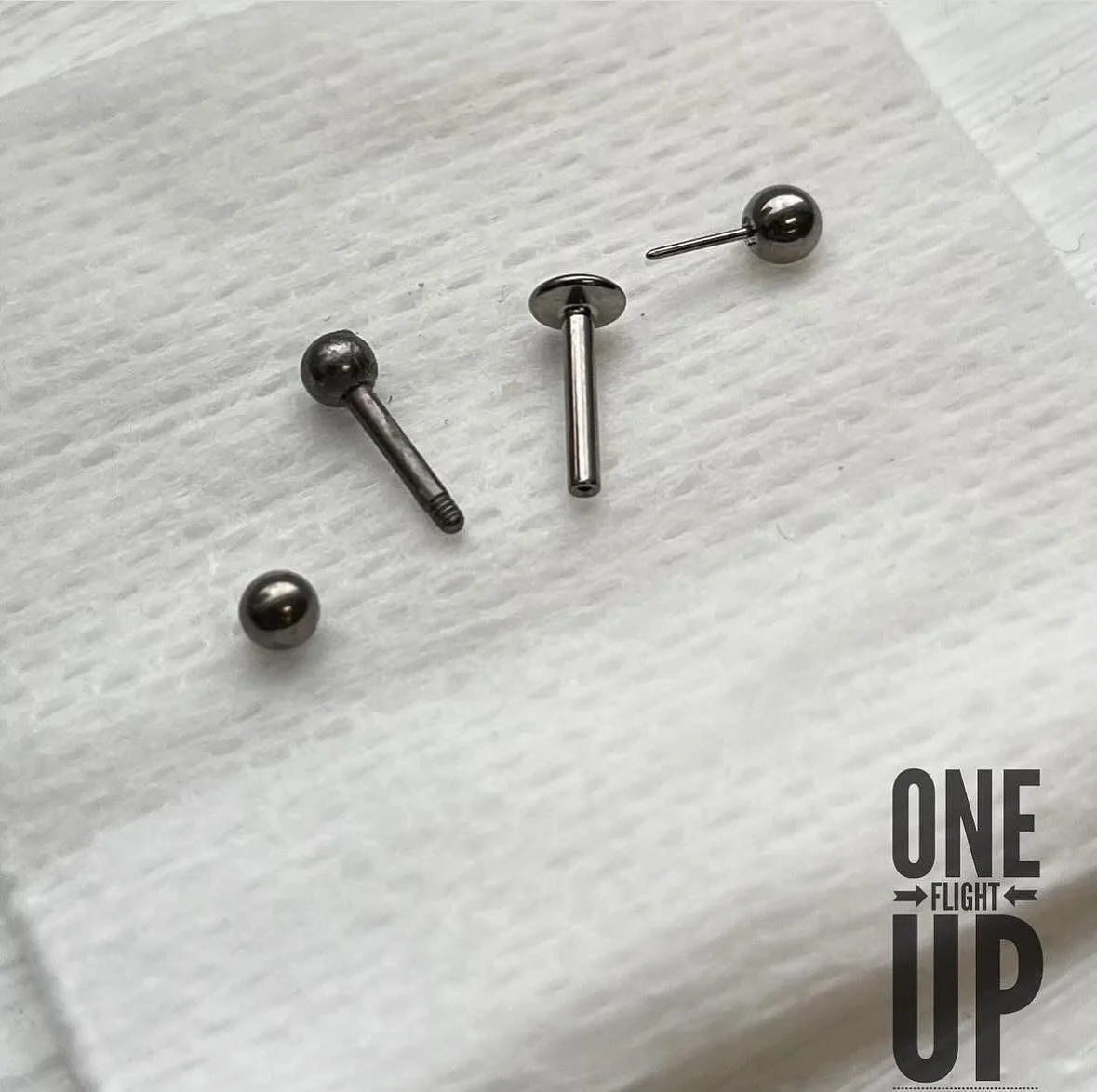 Happy Valentine&rsquo;s Day! 🚩 A reminder externally threaded jewelry in 2026 is the situationship of body piercing 👀 looks fine at first 😬 damages you long term.

Your body deserves better😉🩷