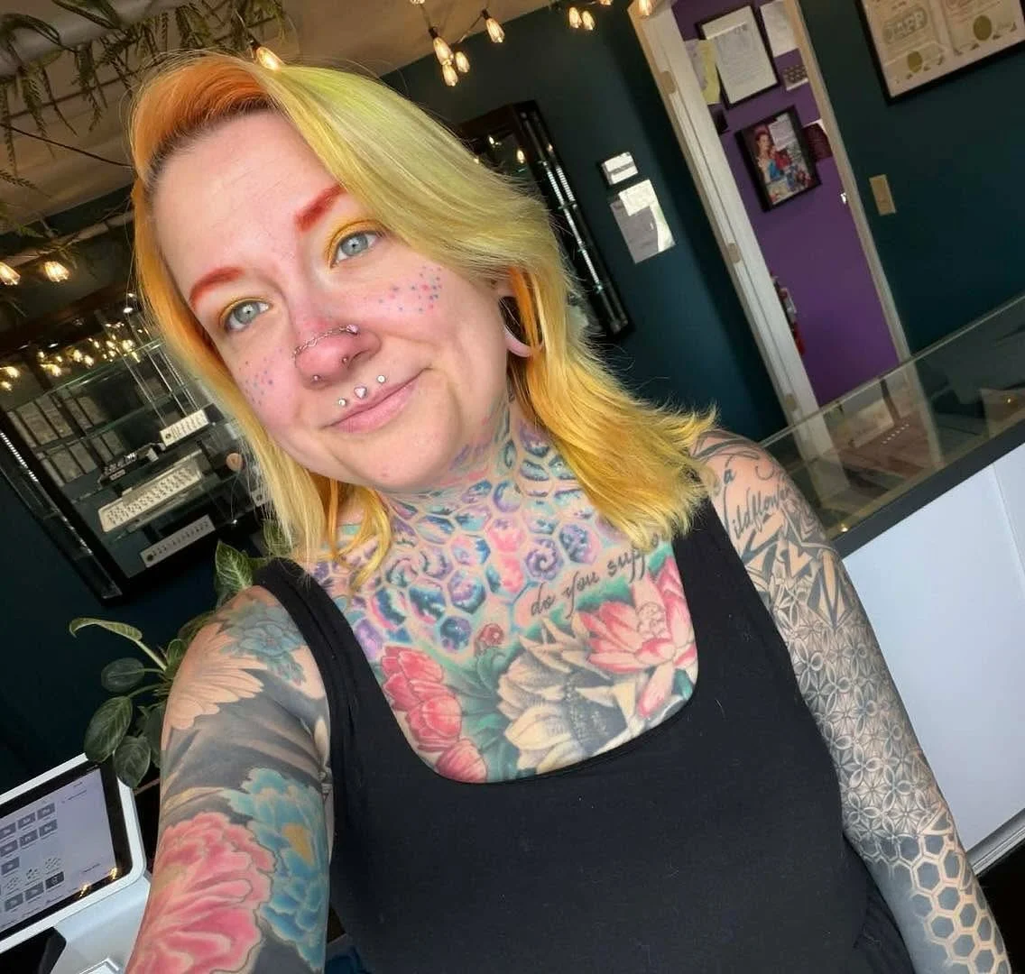 ✨ Abby has officially hit her 100 observation hours in her apprenticeship! ✨

We knew getting all of Abby&rsquo;s hrs in before the Association of Professional Piercers conference was going to be close&hellip;

&hellip;and she made it 🎉

A lot of be