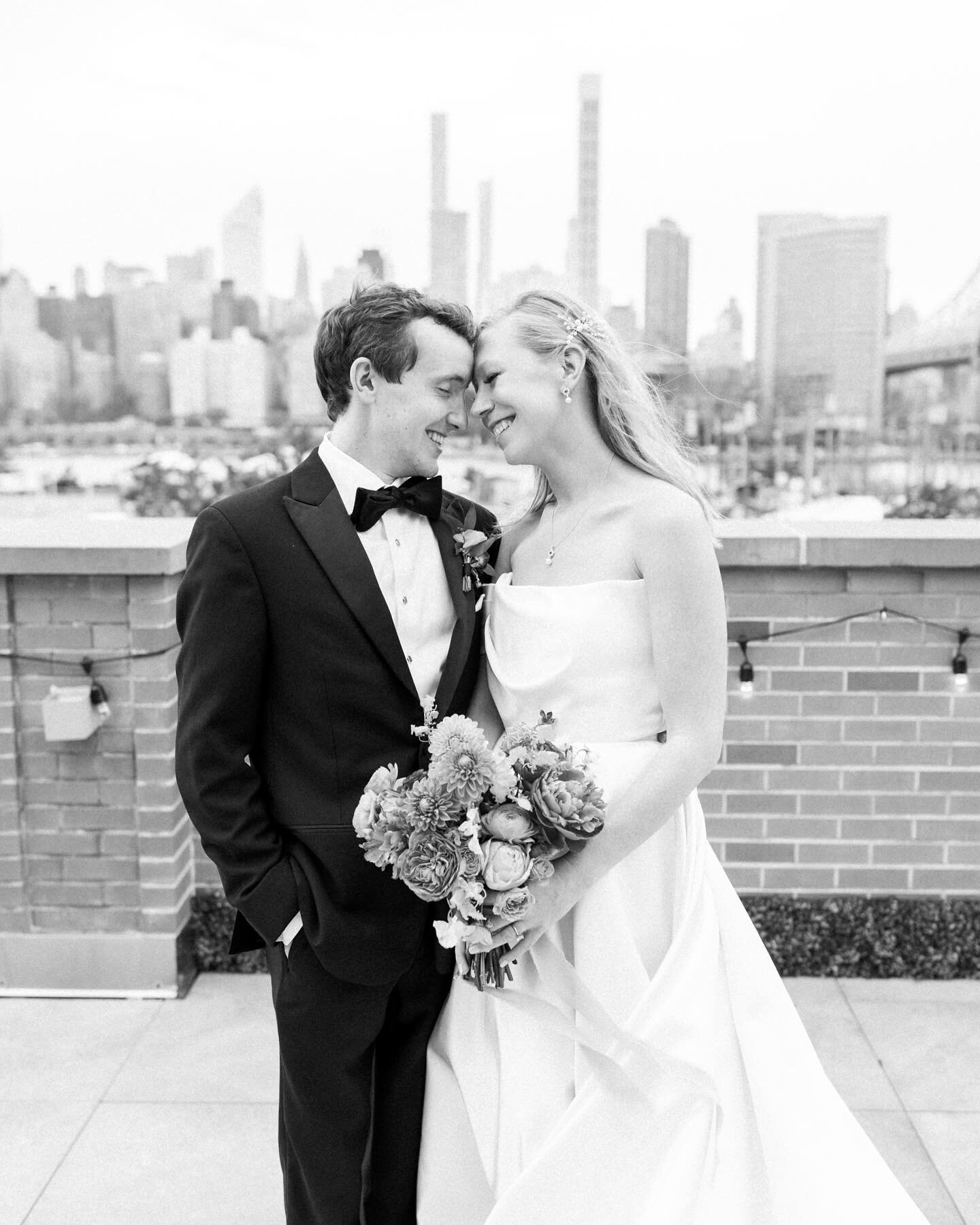 Still swooning over this gorgeous wedding! There is simply nothing like that New York City skyline.  Add a vivid color palette, a couple with a vision, and an incredible team to make it happen: pure magic. 

Wedding Planning | @tkeventsnyc⁠
Floral De