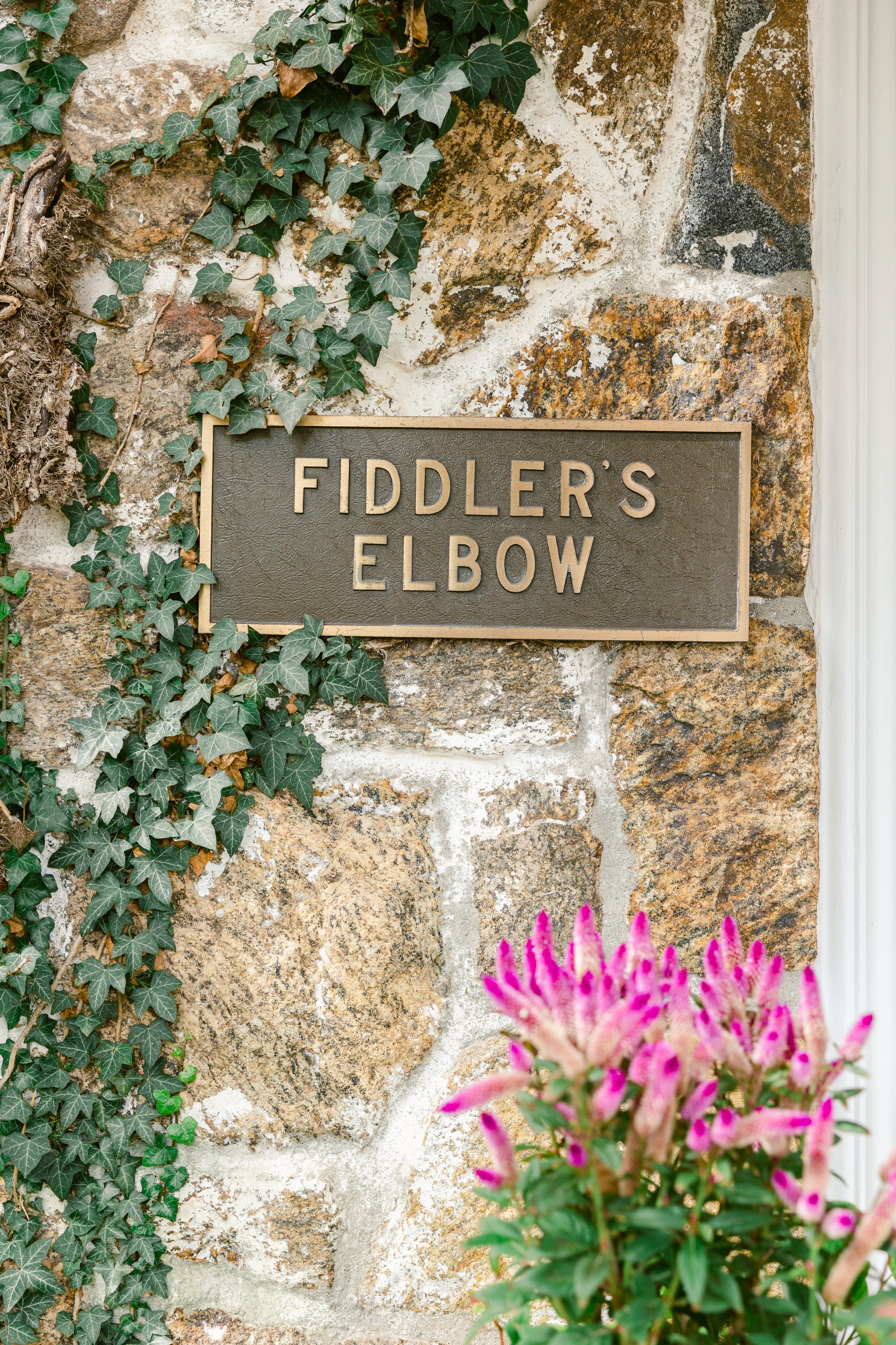 Fiddler's Elbow Sign