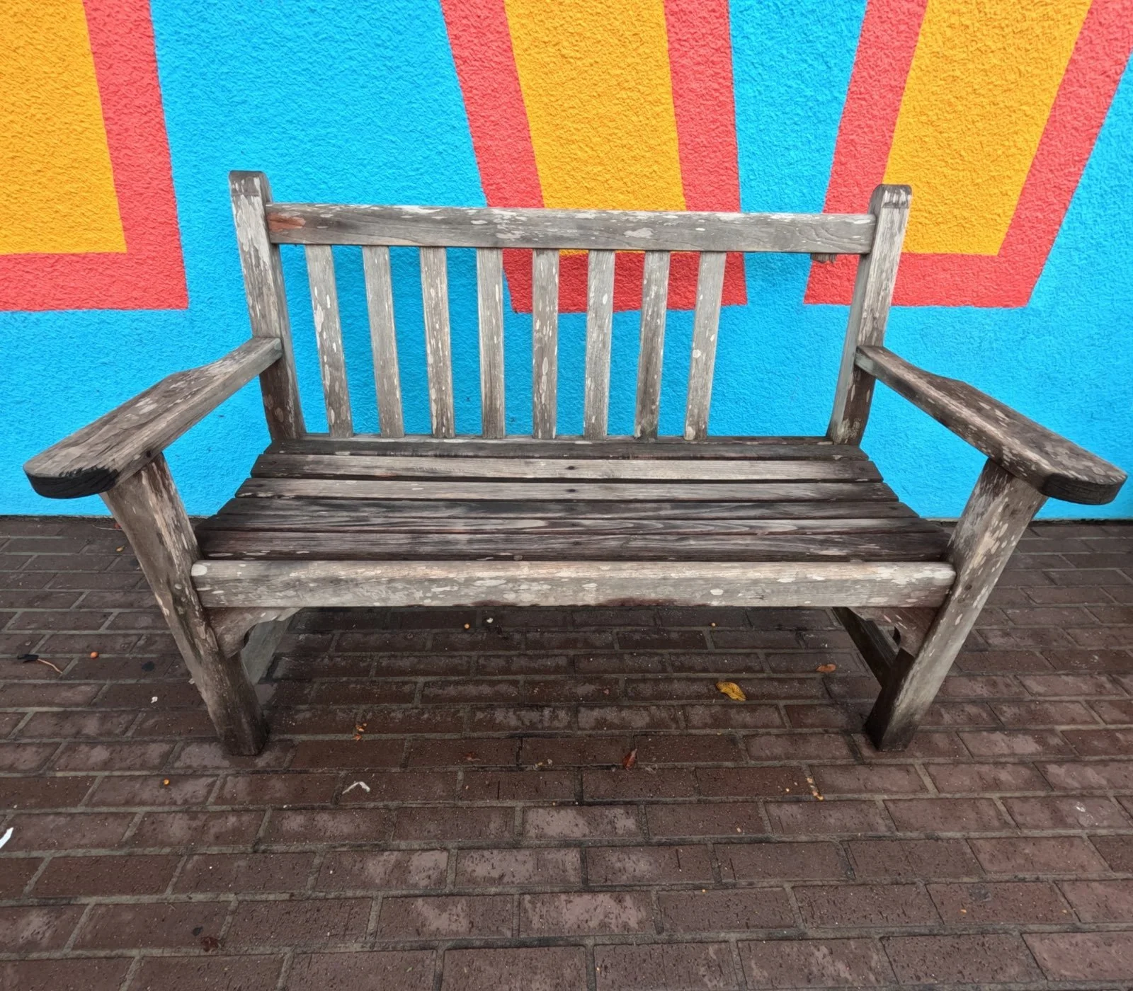 Bus line 30 broken wooden benches on Silverado & Girard Ave, next to Chase bank.