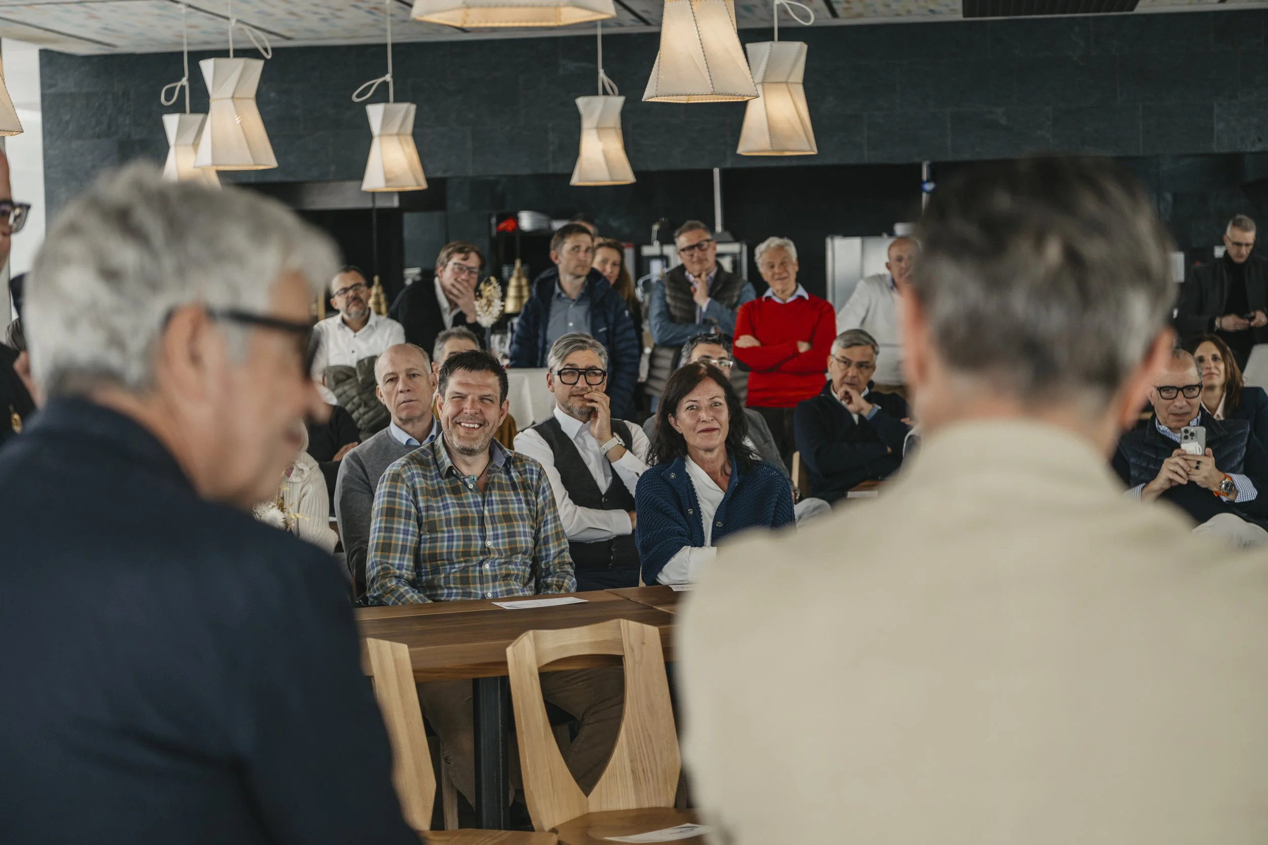 8_Saal_Bildmitte Gregor Wenter mit Carmen Mader.jpg