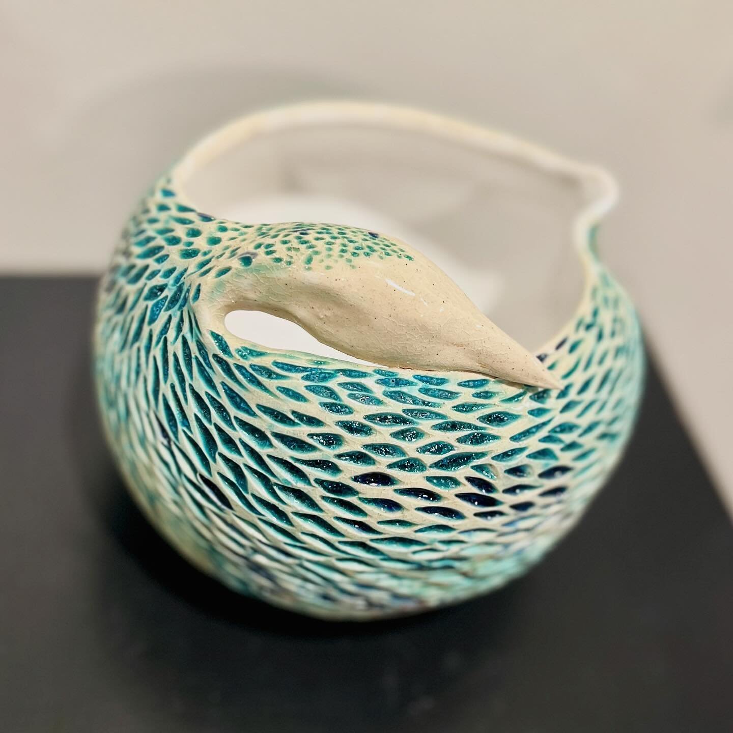 Ceramic bird bowl by Joanna Angell. 
.
.
.
#KoboSav #KoboGallery #CeramicArt #ceramicbowl #Art912 #savannahart #savannahartist #artgallery #ceramicartist #birdbowl #birdbowls #artinsavannah #savannahgallery