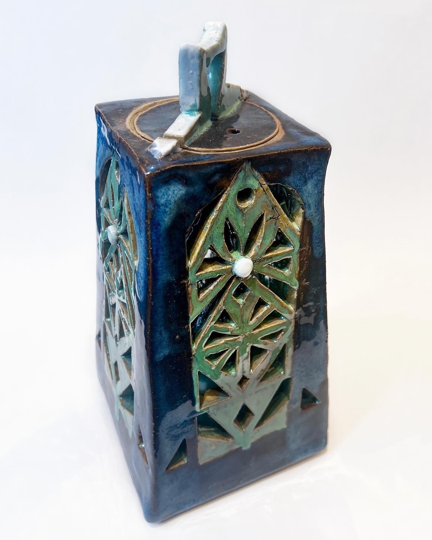 Pierced Box by Joanna Angell
Hand-built Stoneware

This exceptional handmade piece by Joanna Angel is now available exclusively from Kobo Gallery. Joanna has been a master of ceramics for over 30 years!
.
.
.
#KoboSav #KoboGallery #CeramicArt #Cerami