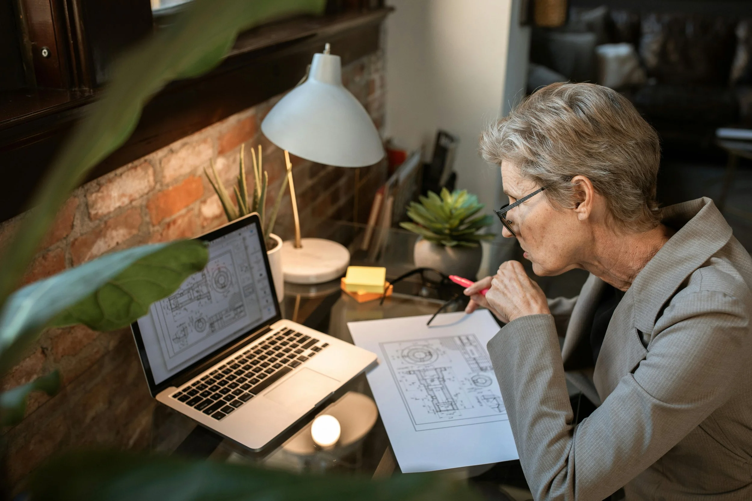 How to Discuss Salary Expectations Early with Recruiters: A Guide for Executive Candidates