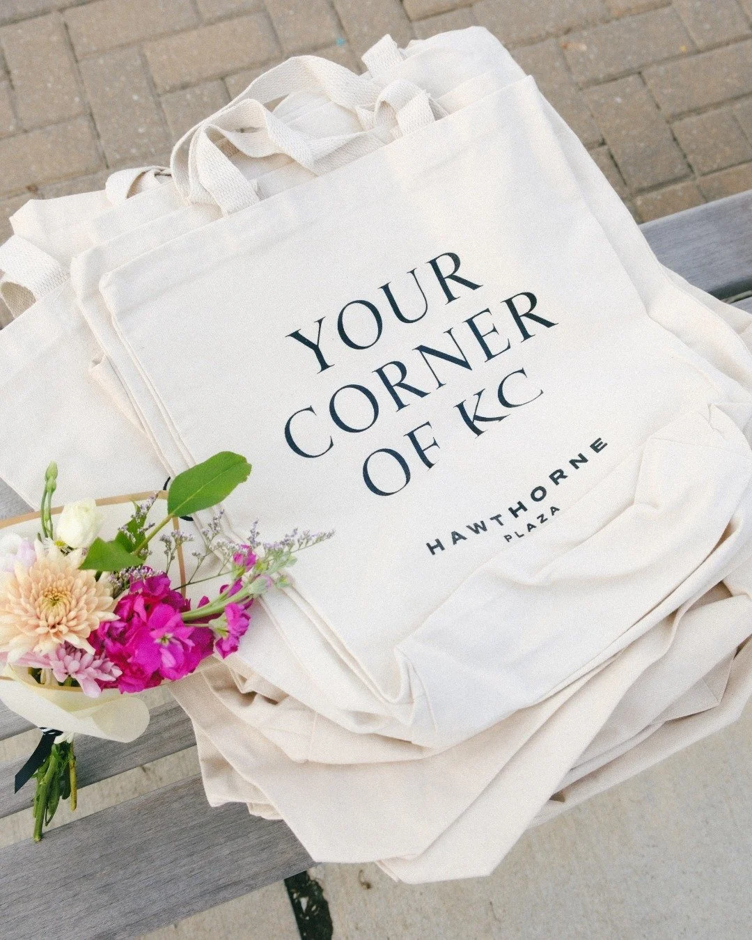 Stop and smell the flowers 🌸✨Join us at the HP Bloom Bar this Mother's Day Weekend and treat mom to a bouquet

📍 Hawthorne House
🗓 Friday, May 8 | 10 AM &ndash; Noon
💐The first 20 moms receive a complimentary bouquet!

Grab your girls, pick your 