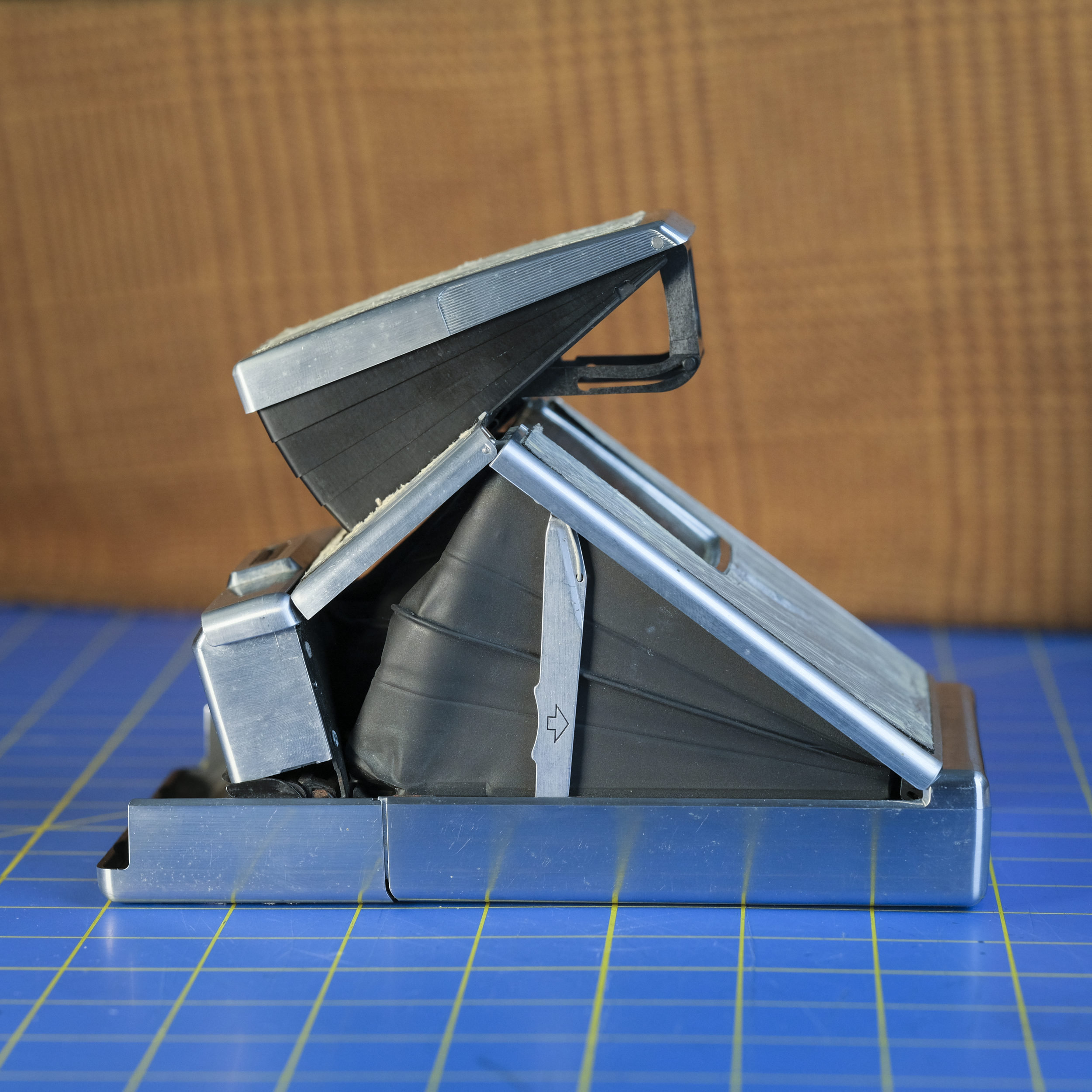 SX70 leatherless $100-2.png