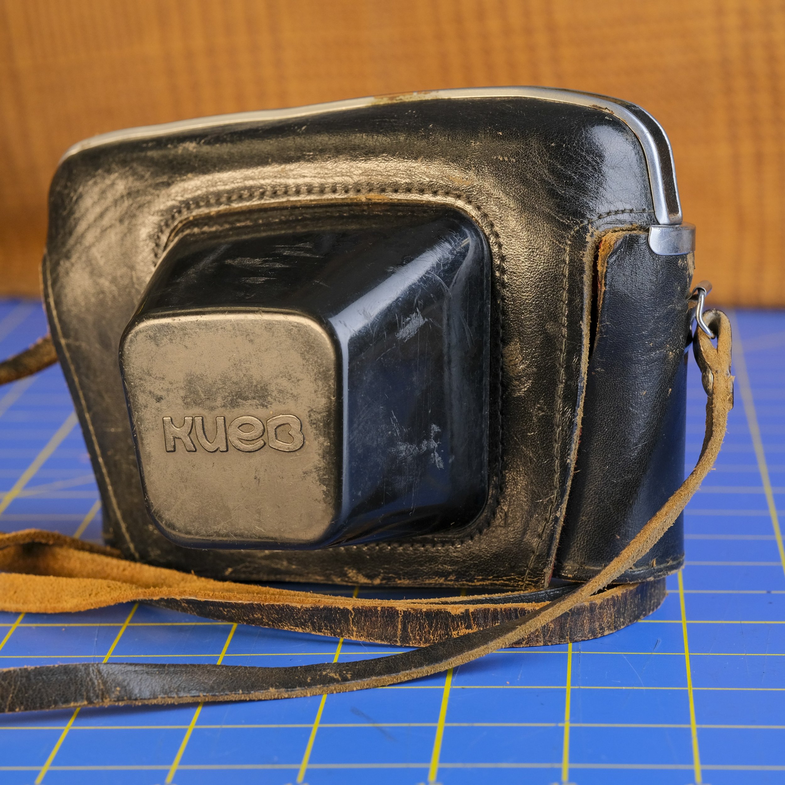 Kiev 4M with case $200-8.jpg