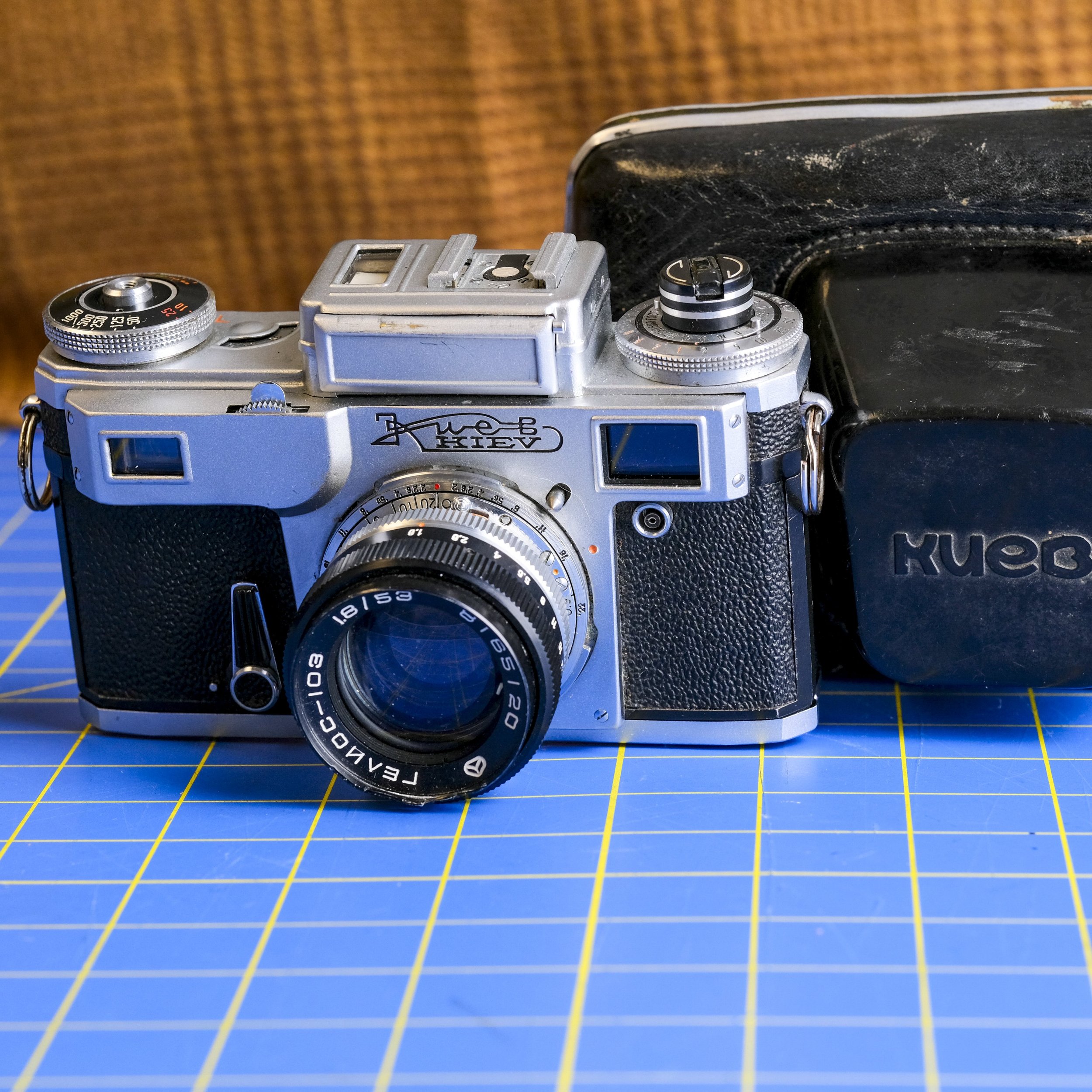 Kiev 4M with case $200-1.jpg