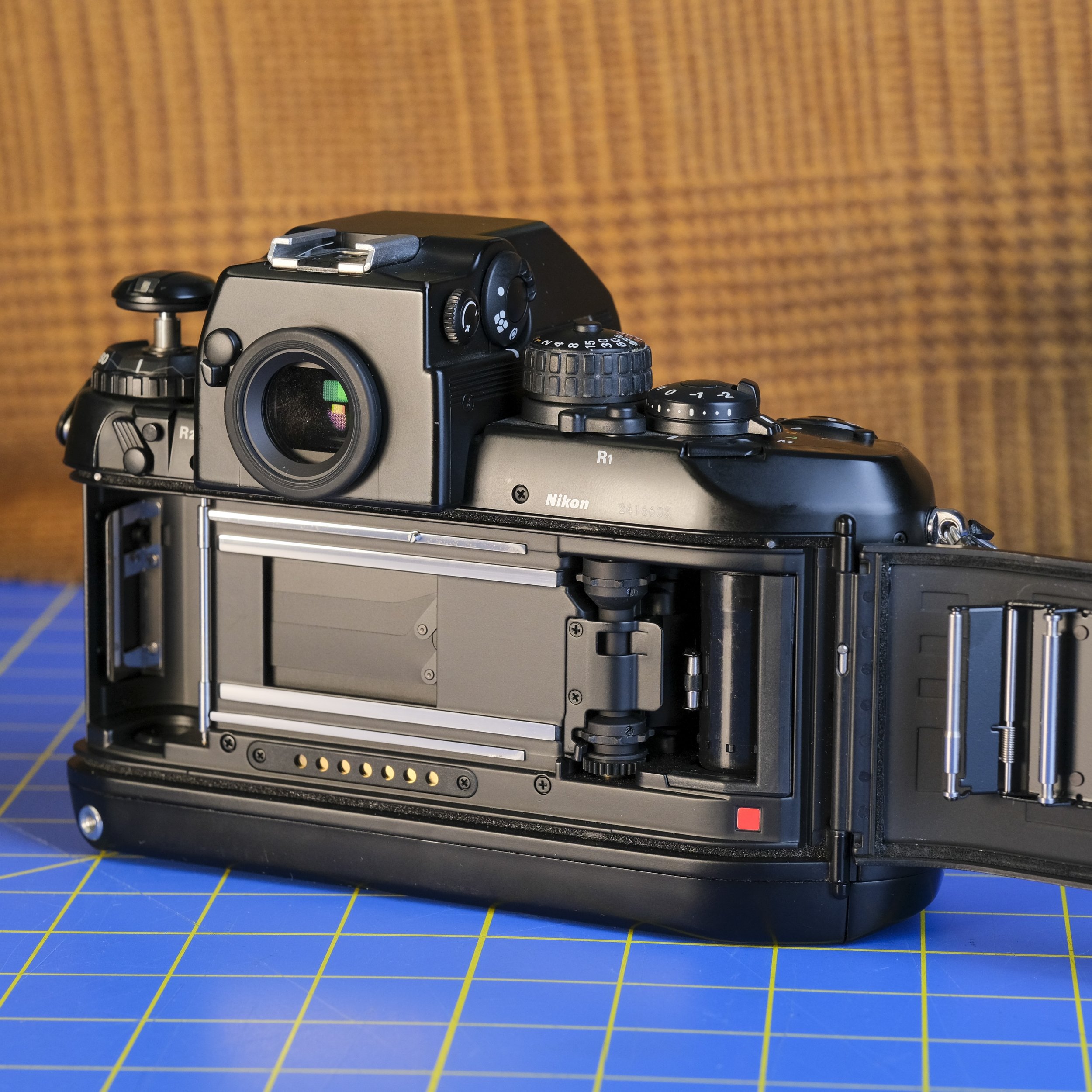 Nikon F4 $300-12.jpg
