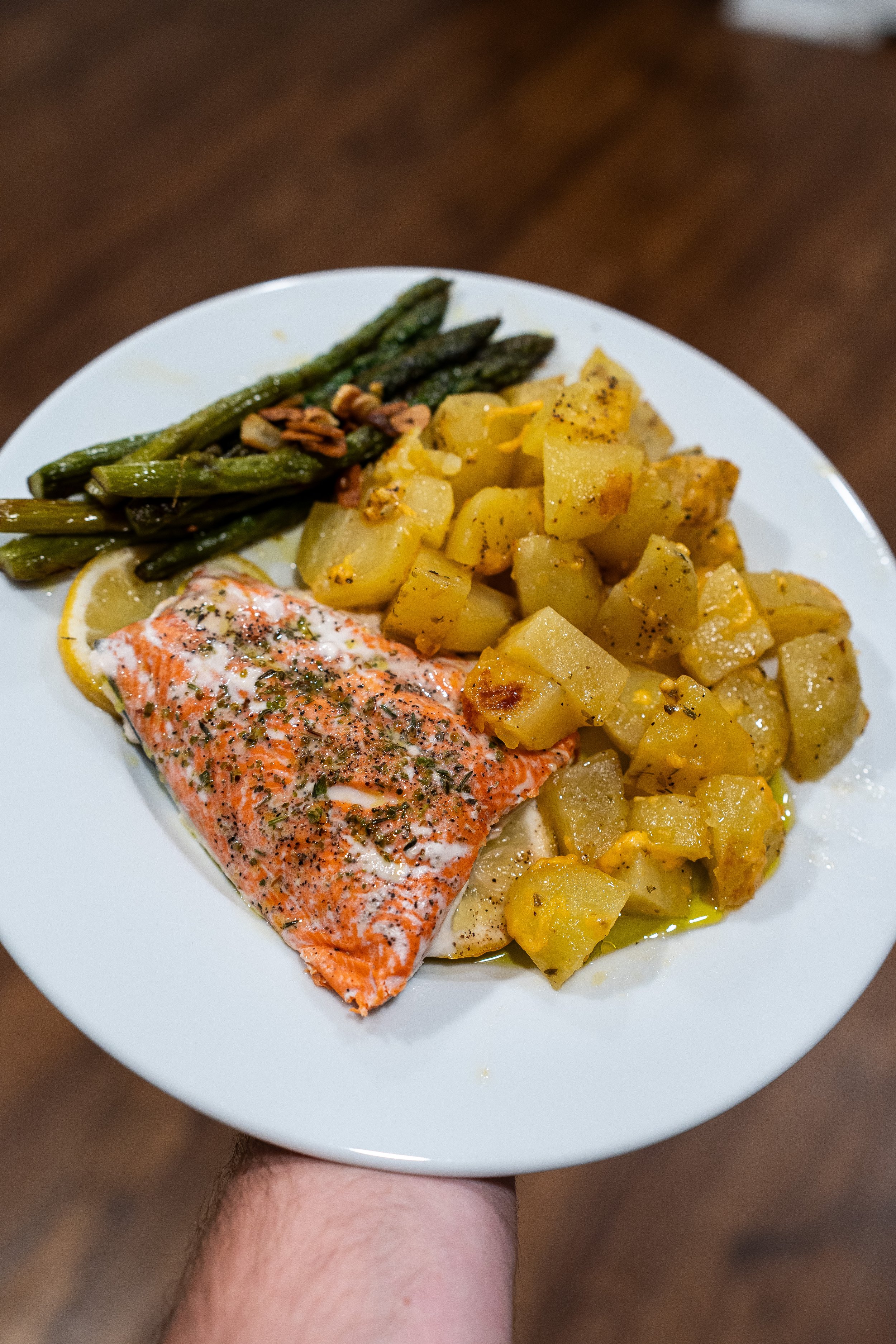 Zitronen-Lachs mit Ofenkartoffeln &amp; grünem Spargel