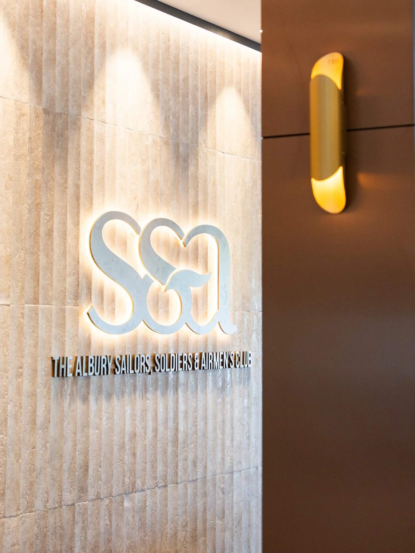 Designed, developed and built in our workshop, the ORION Wall Lights at @ssa_albury RSL are a direct extension of the pendants.

Part of the full-scale transformation led by @rubicondesign.
1st image photographed by @sundaymusestudio 

#craftsmanship