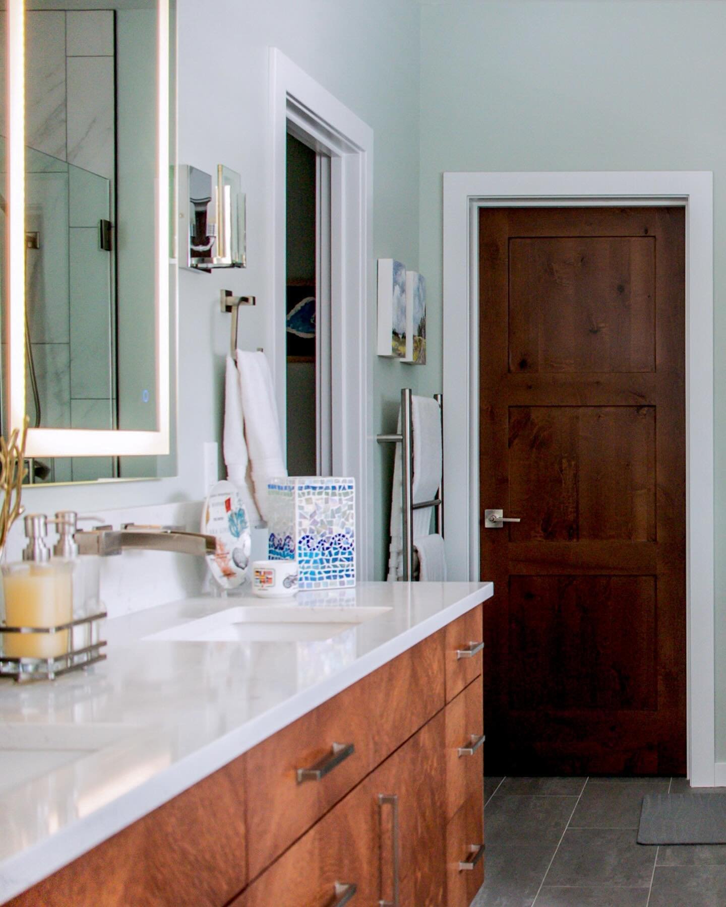 Kickstarting your weekend with gorgeous details from our latest master bathroom design. The spa-worthy bathtub is definitely our favorite part. What is yours? 

#masterbathroom #designbuild #homebuilding #homedesign #newhomeconstruction #durangocolor