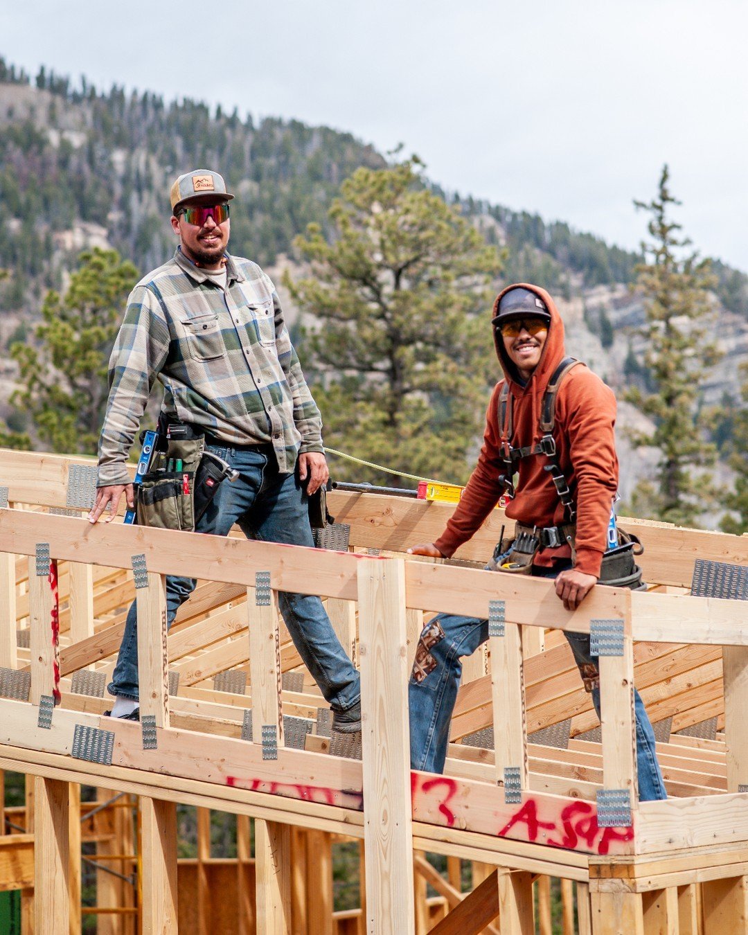 Are the boys smiling because it's the weekend or because spring has finally arrived in Durango? Happy Friday friends! ✨ 

#homebuilder #designbuilder #newconstruction #coloradobuilder #customhomebuilder #customhomedesign